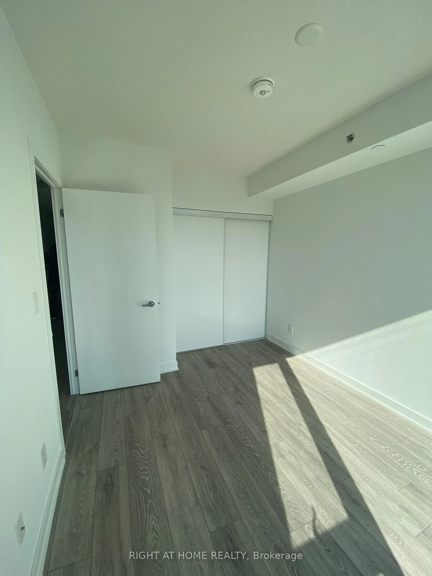 Photo 13 of Unit B815, 3200 Dakota Common, Burlington, Alton — HOMEH
