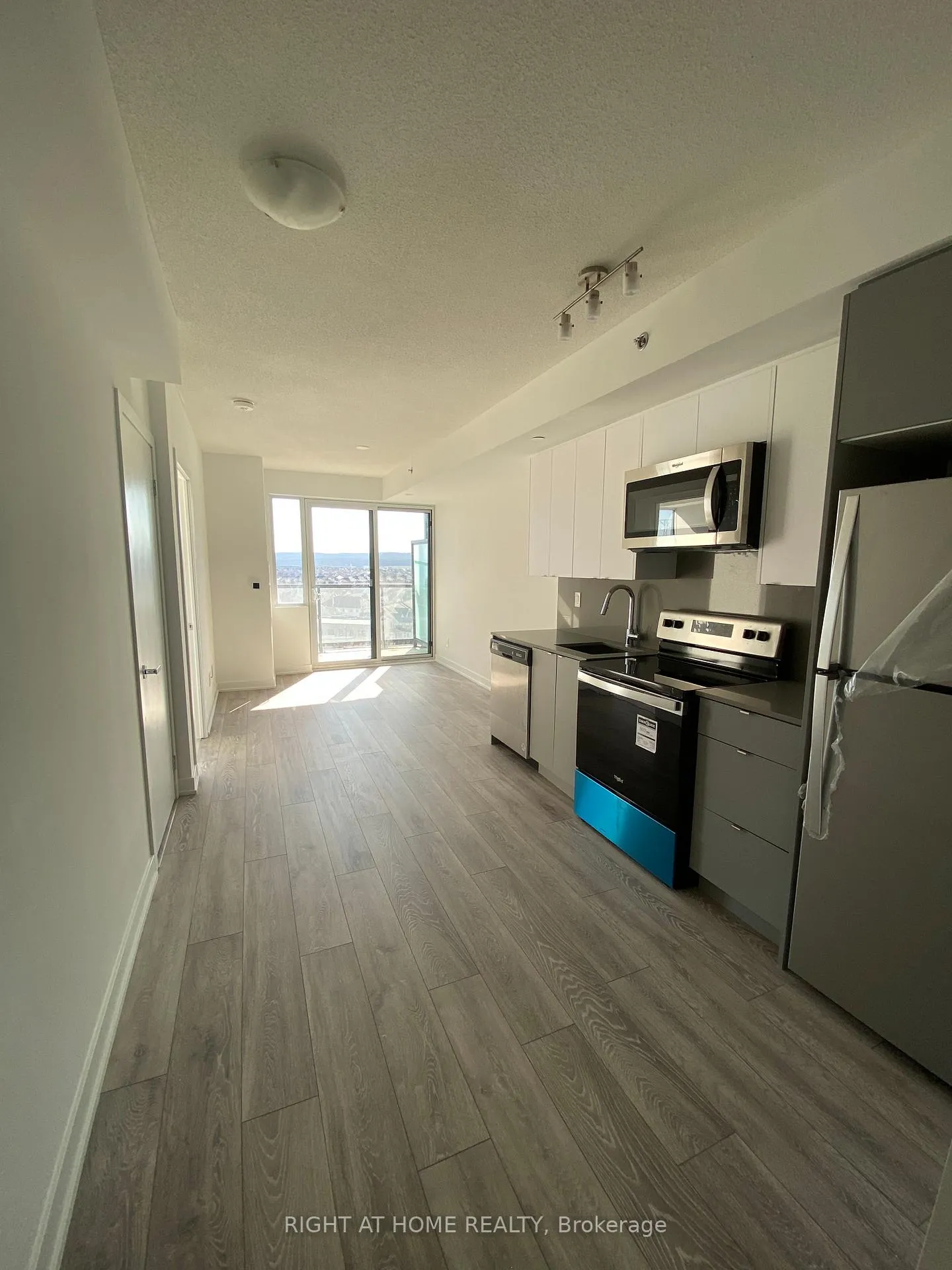 Photo 14 of Unit B815, 3200 Dakota Common, Burlington, Alton — HOMEH