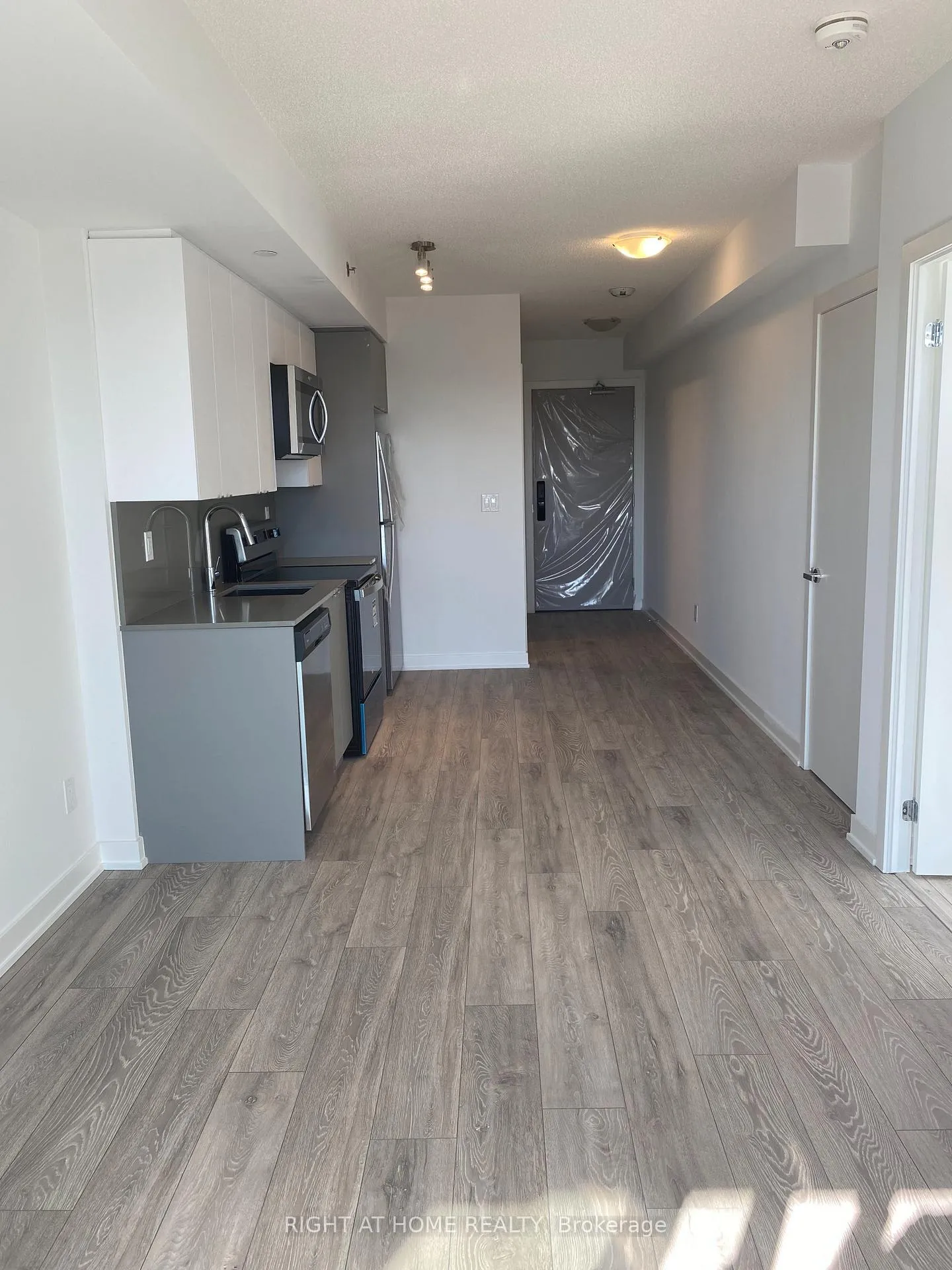 Photo 15 of Unit B815, 3200 Dakota Common, Burlington, Alton — HOMEH