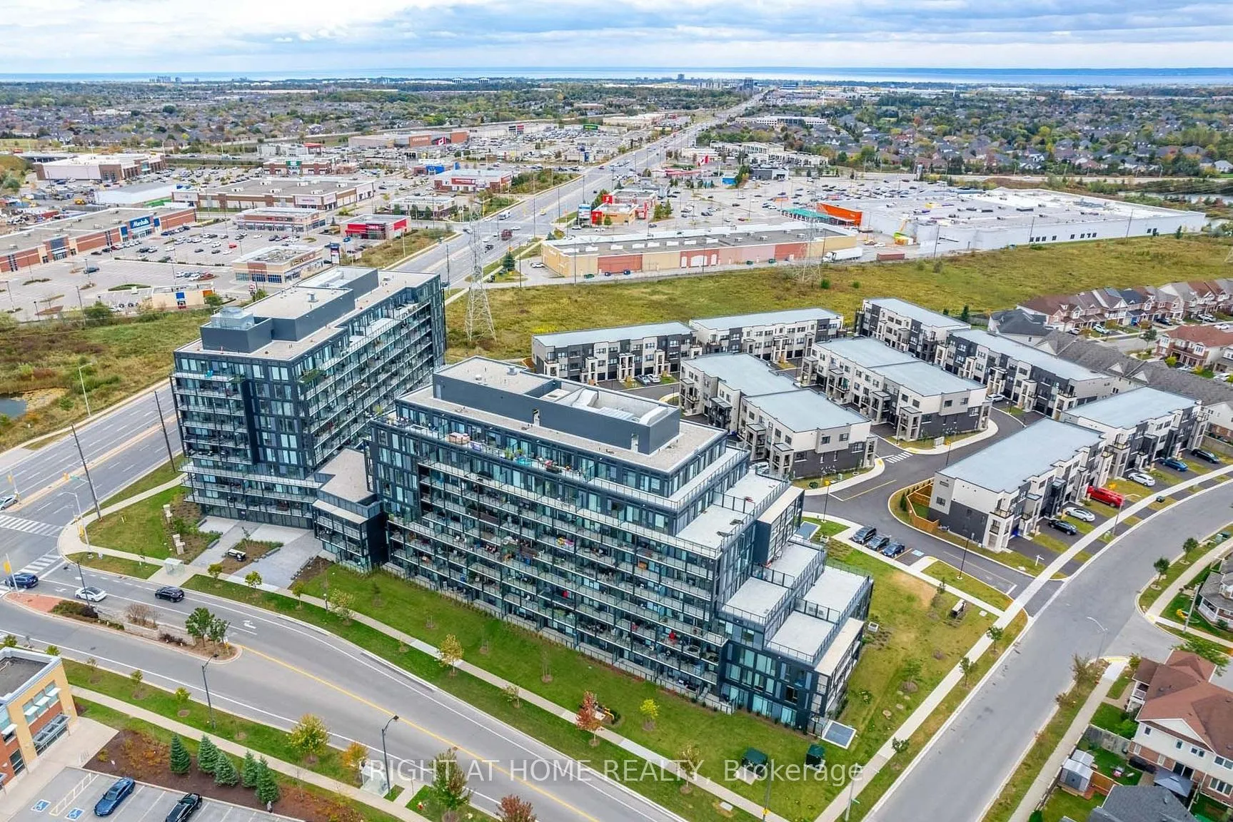Photo 19 of Unit B815, 3200 Dakota Common, Burlington, Alton — HOMEH