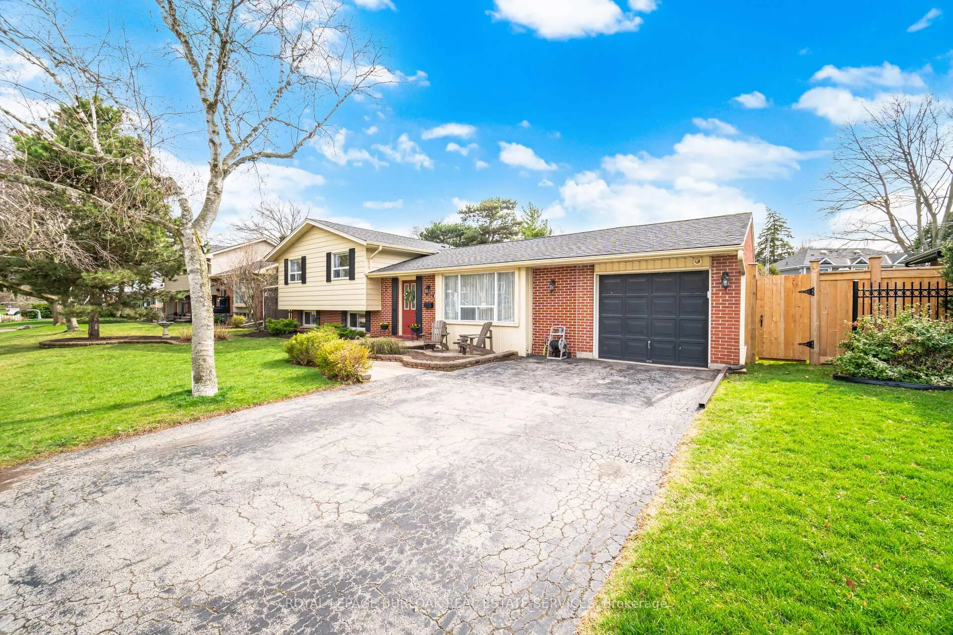 Photo 2 of 188 White Pines Drive, Burlington, Appleby — HOMEH
