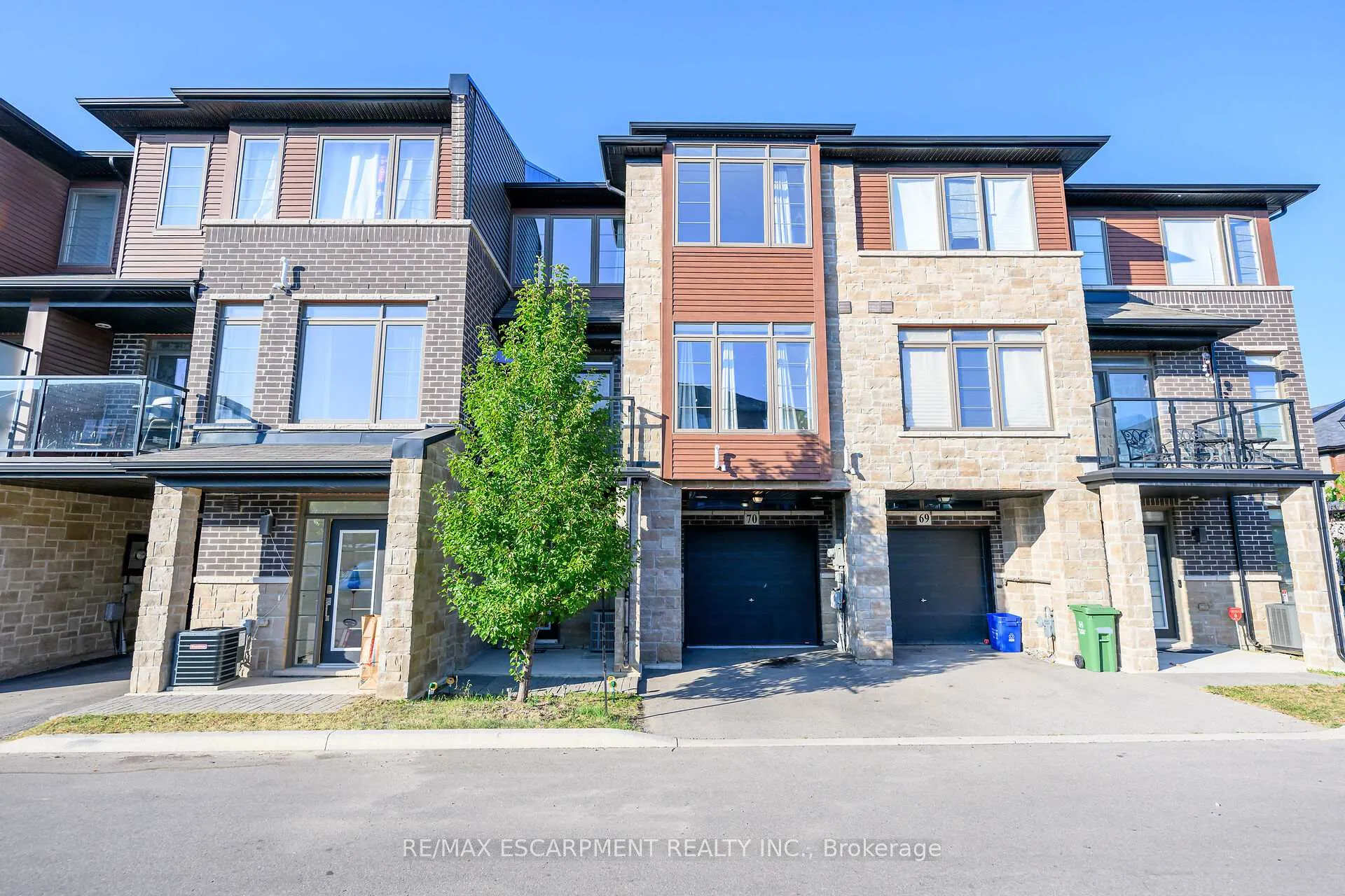 Photo 2 of Unit 70, 30 Time Square Boulevard, Hamilton, Rural Stoney Creek — HOMEH