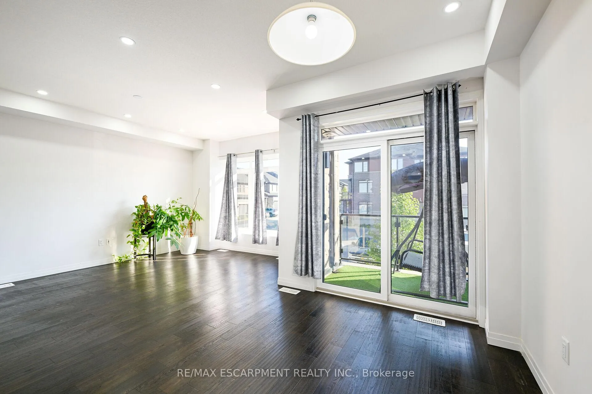Photo 8 of Unit 70, 30 Time Square Boulevard, Hamilton, Rural Stoney Creek — HOMEH