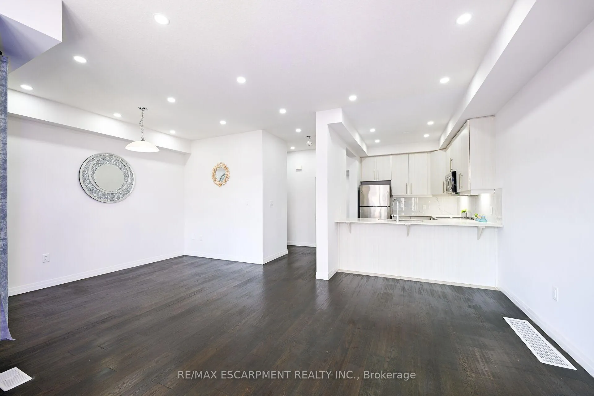 Photo 12 of Unit 70, 30 Time Square Boulevard, Hamilton, Rural Stoney Creek — HOMEH