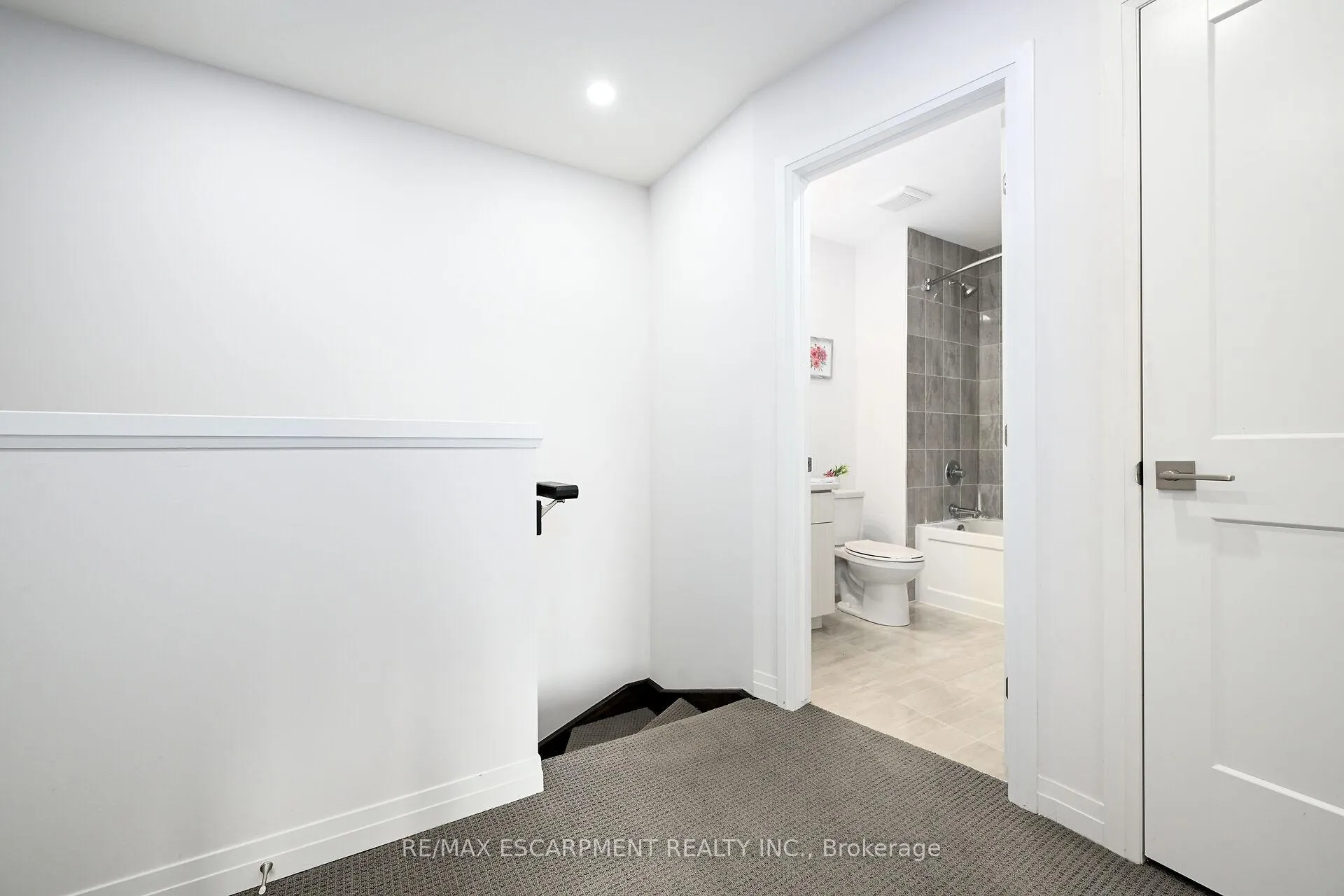 Photo 21 of Unit 70, 30 Time Square Boulevard, Hamilton, Rural Stoney Creek — HOMEH