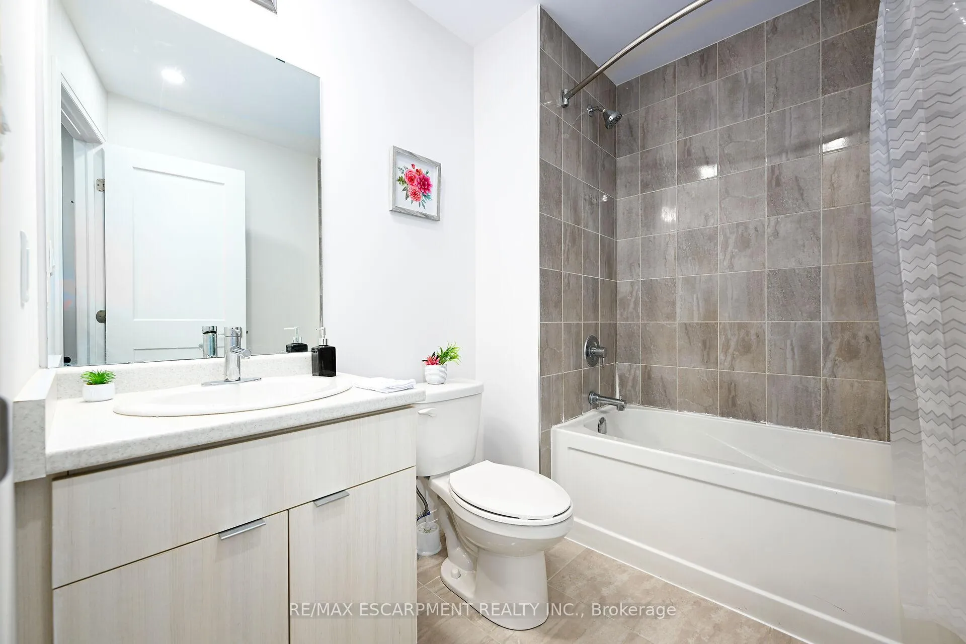 Photo 22 of Unit 70, 30 Time Square Boulevard, Hamilton, Rural Stoney Creek — HOMEH