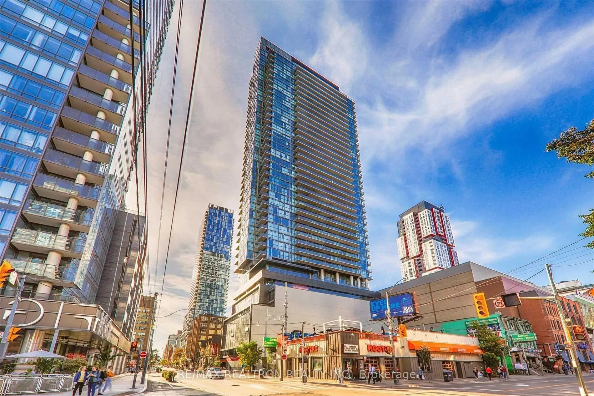 Front of Unit 2006, 290 Adelaide Street W