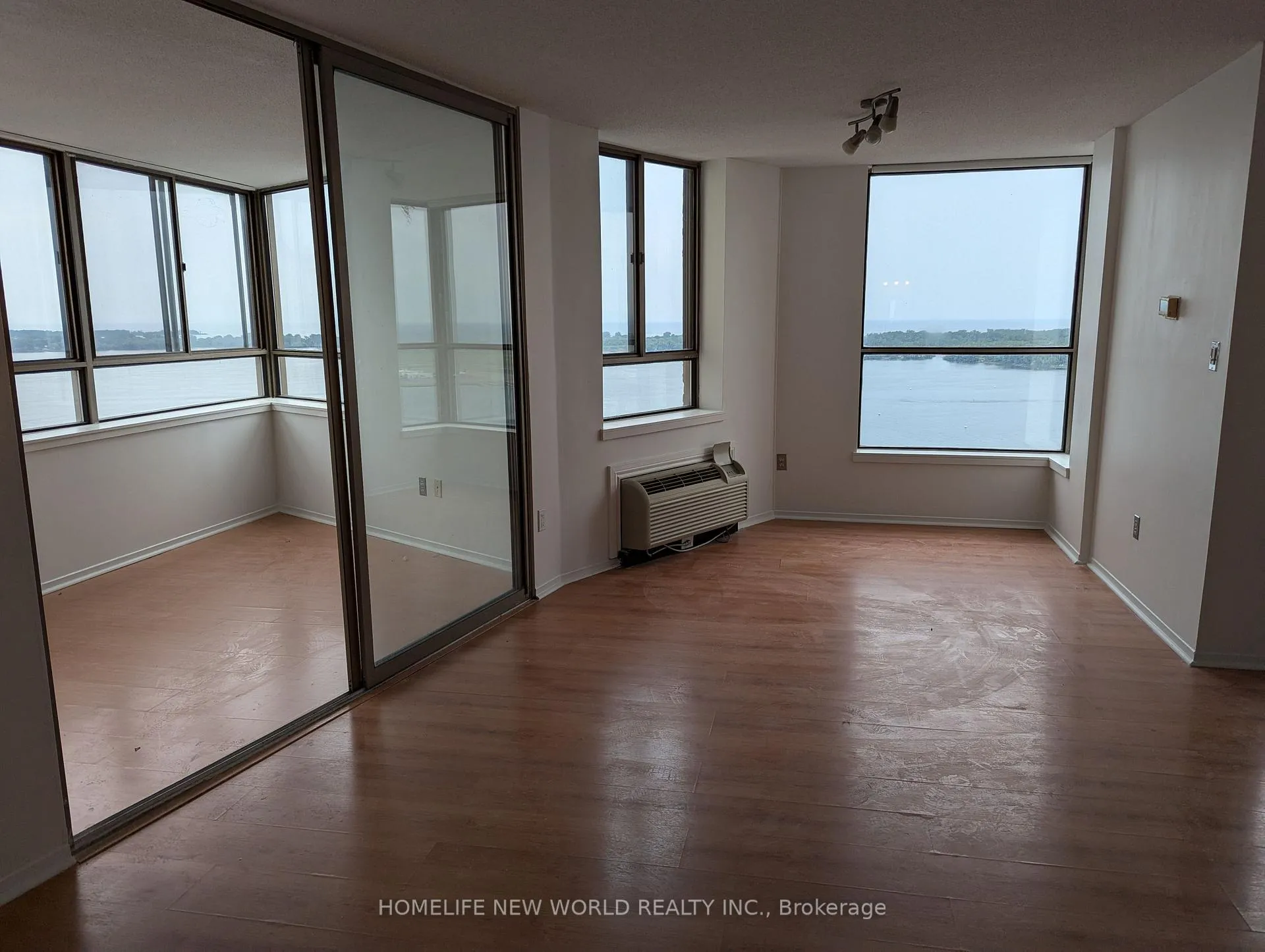 Photo 5 of Unit 2501, 270 Queens Quay W, Toronto, Waterfront Communities — HOMEH