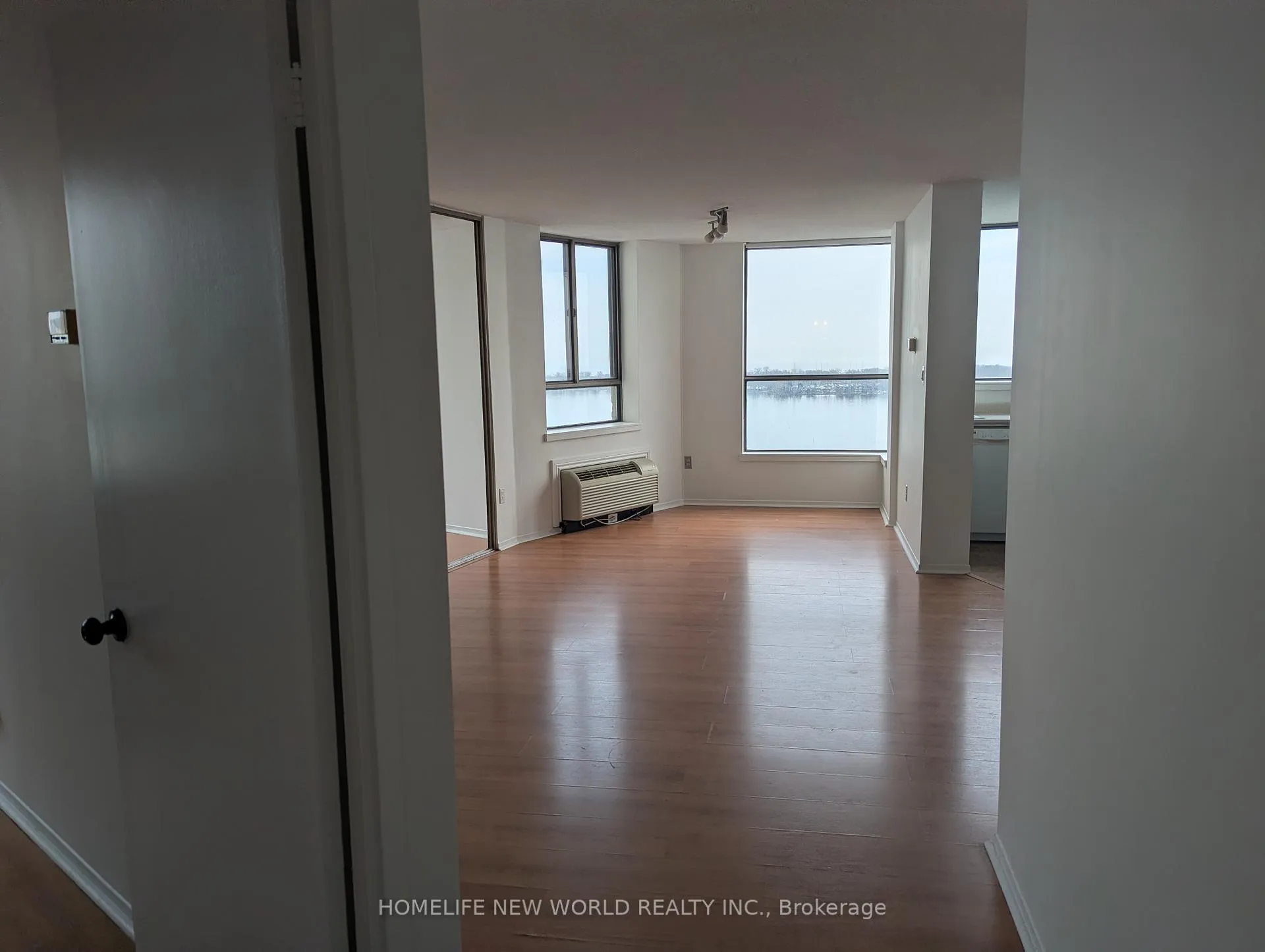 Photo 6 of Unit 2501, 270 Queens Quay W, Toronto, Waterfront Communities — HOMEH