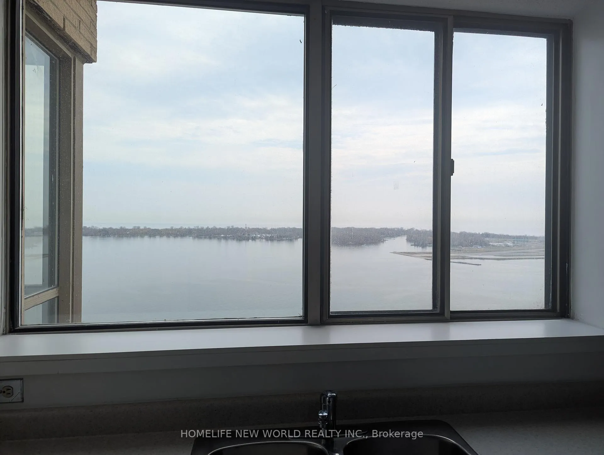 Photo 10 of Unit 2501, 270 Queens Quay W, Toronto, Waterfront Communities — HOMEH