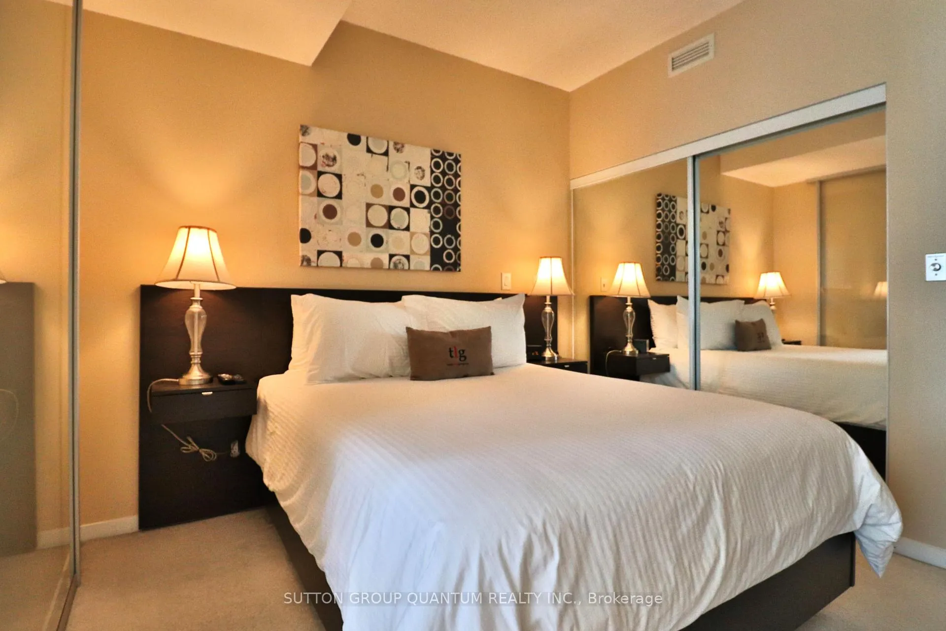 Photo 2 of Unit 2604, 65 Bremner Boulevard, Toronto, Waterfront Communities — HOMEH