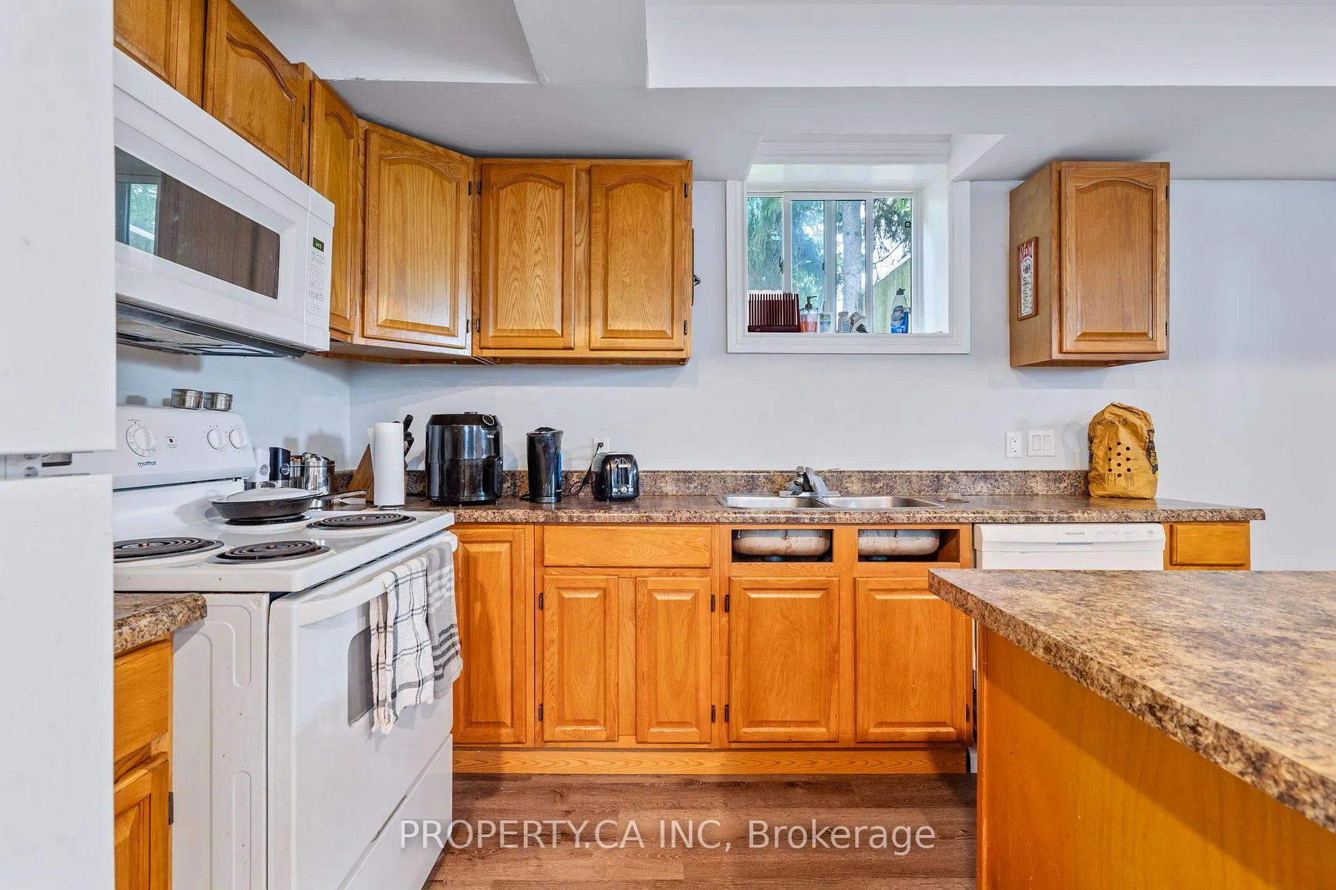 Photo 35 of 190 Ann Street, North Middlesex, Parkhill — HOMEH