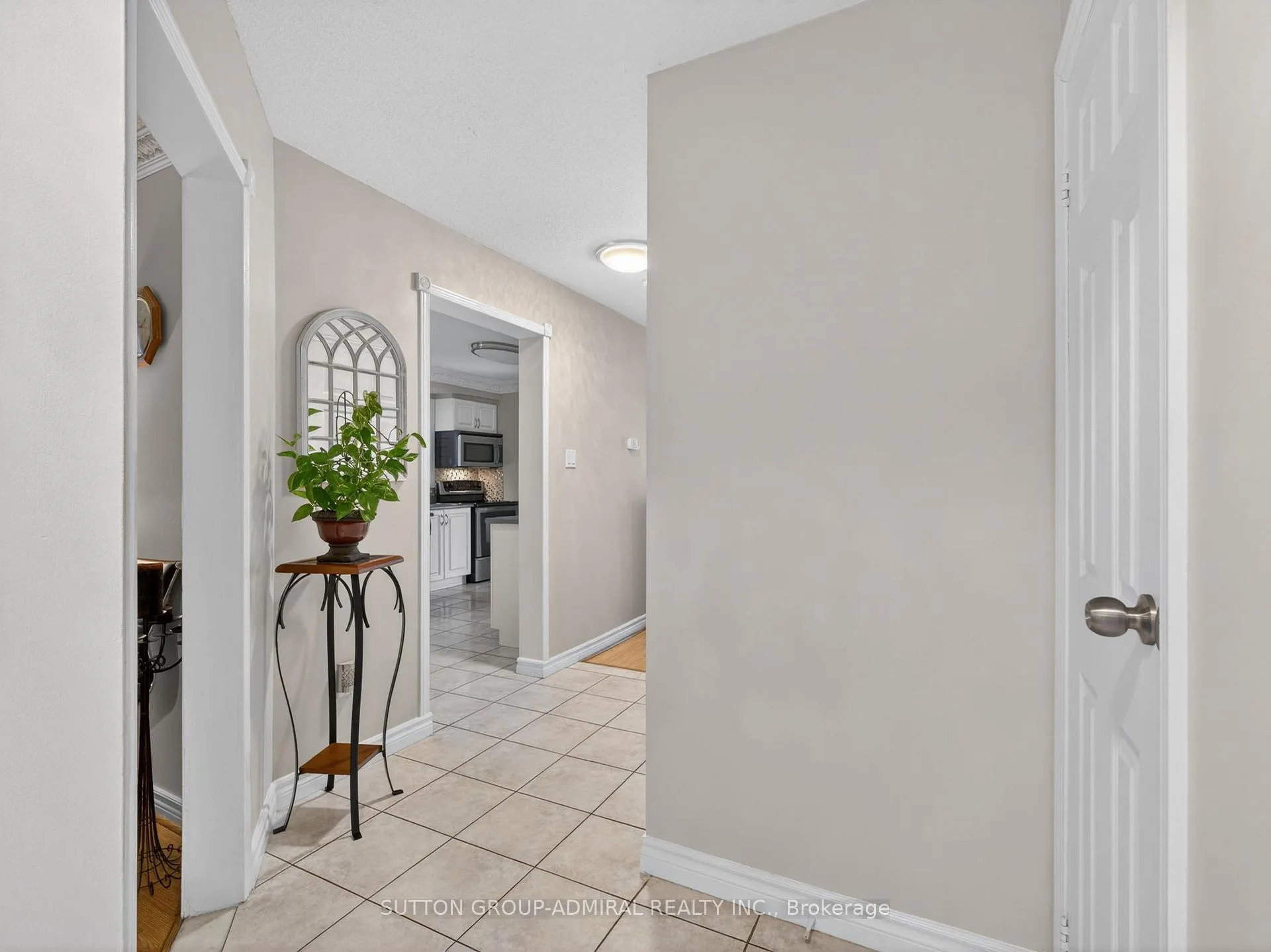 Photo 4 of 116 Patrice Crescent, Vaughan, Crestwood-Springfarm-Yorkhill — HOMEH