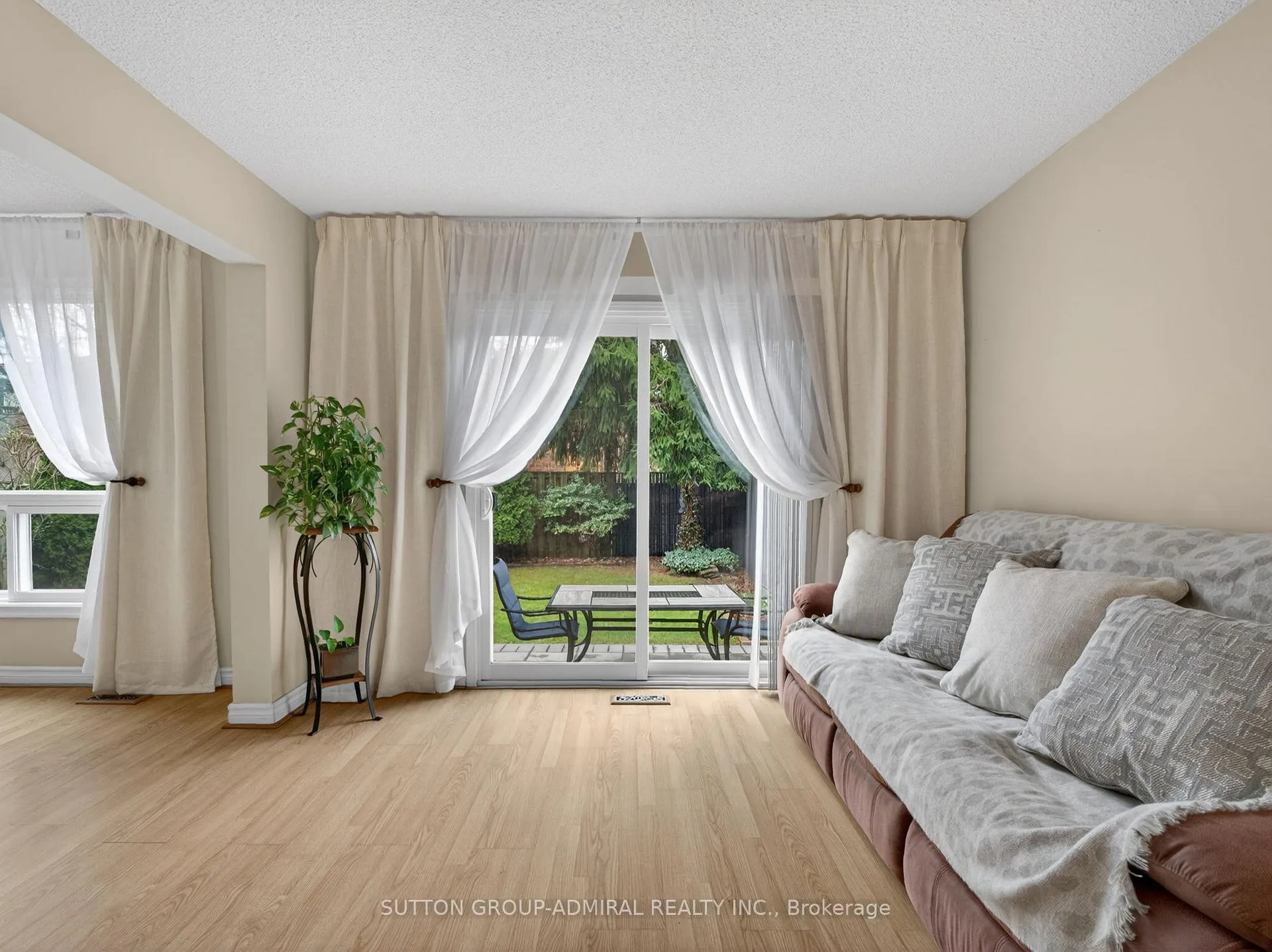Photo 14 of 116 Patrice Crescent, Vaughan, Crestwood-Springfarm-Yorkhill — HOMEH
