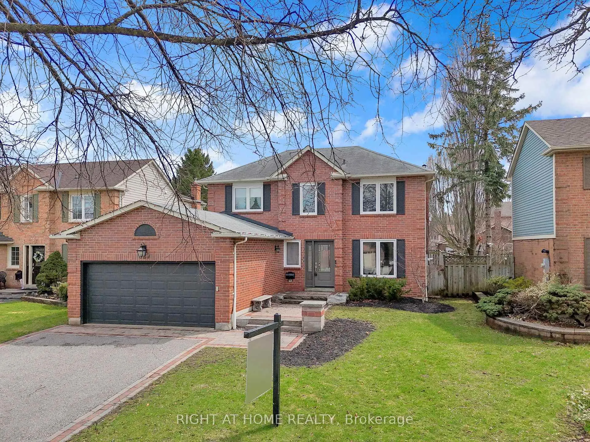 Photo 1 of 527 Beech Street E, Whitby, Pringle Creek — HOMEH