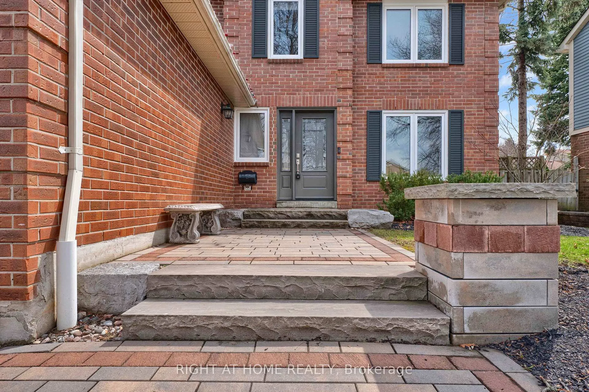 Photo 3 of 527 Beech Street E, Whitby, Pringle Creek — HOMEH