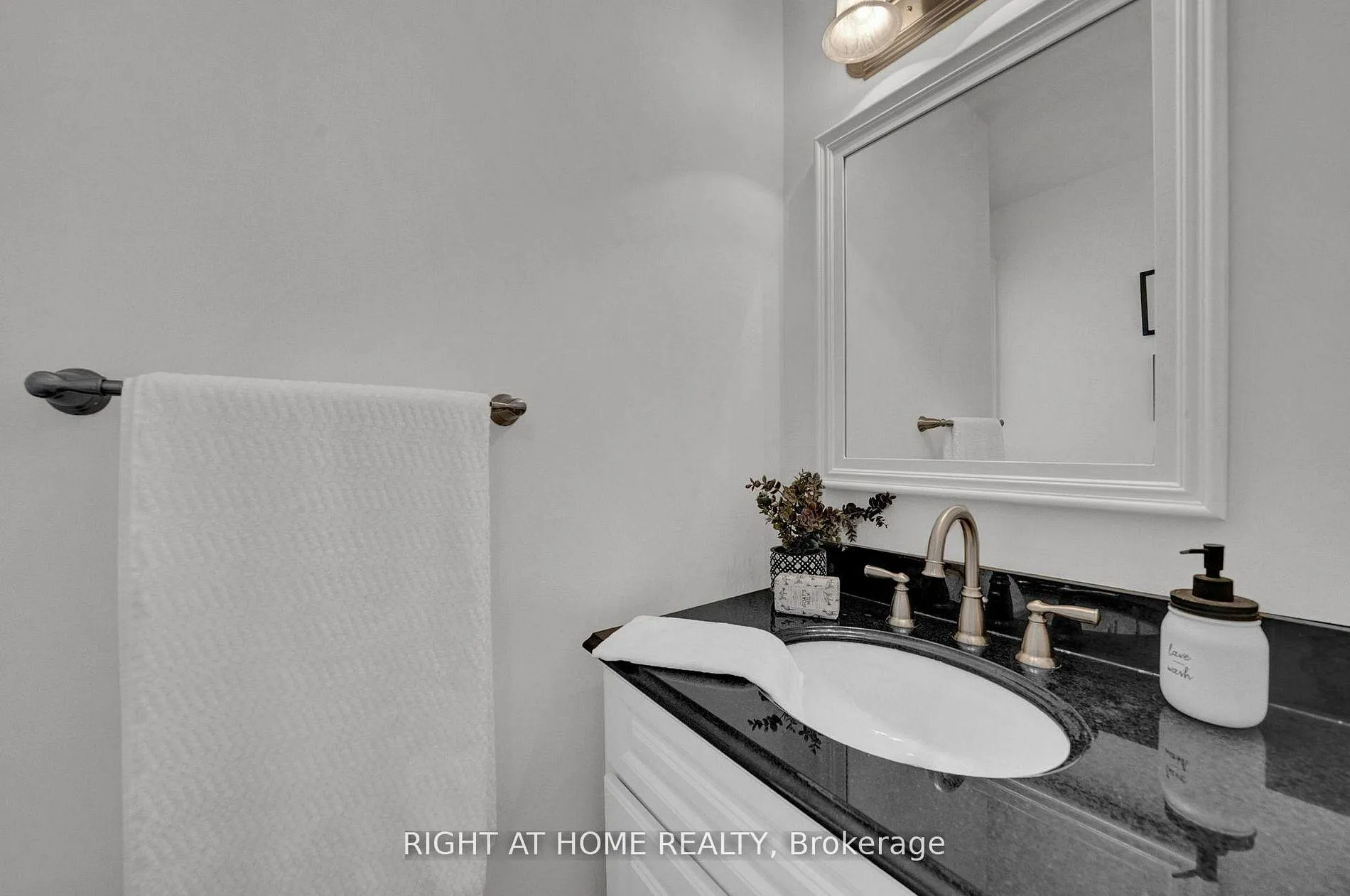 Photo 20 of 527 Beech Street E, Whitby, Pringle Creek — HOMEH