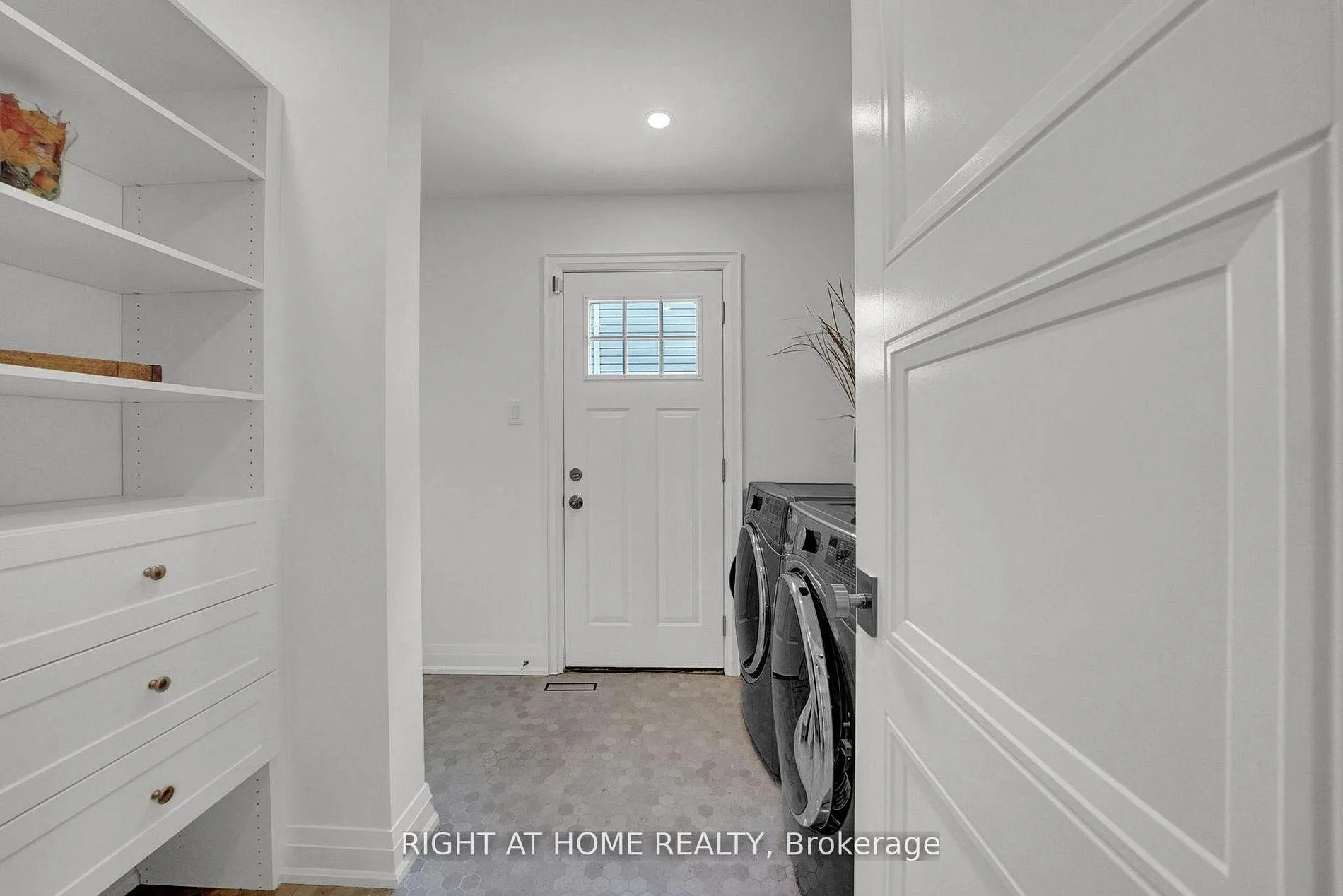 Photo 22 of 527 Beech Street E, Whitby, Pringle Creek — HOMEH