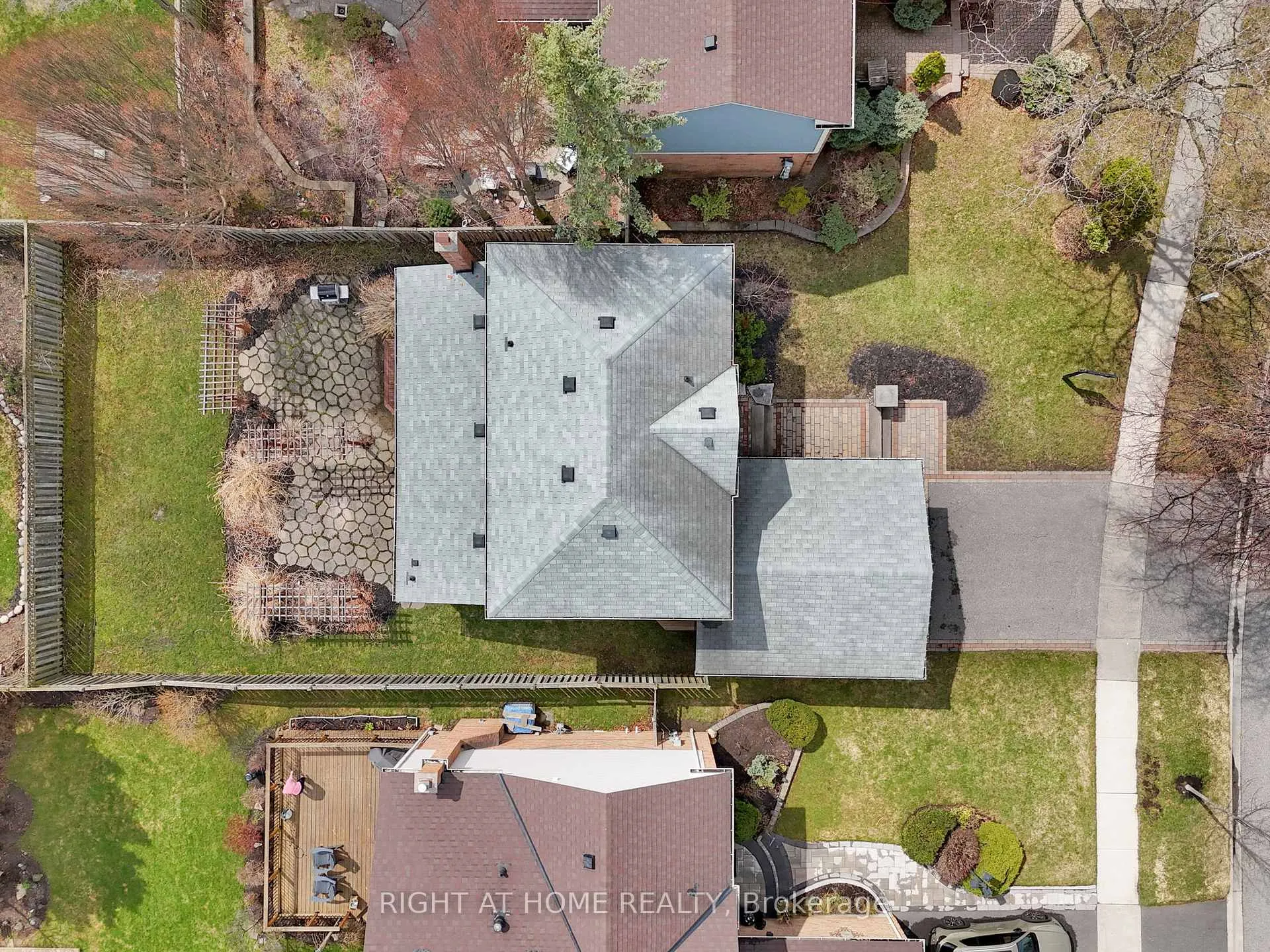 Photo 42 of 527 Beech Street E, Whitby, Pringle Creek — HOMEH