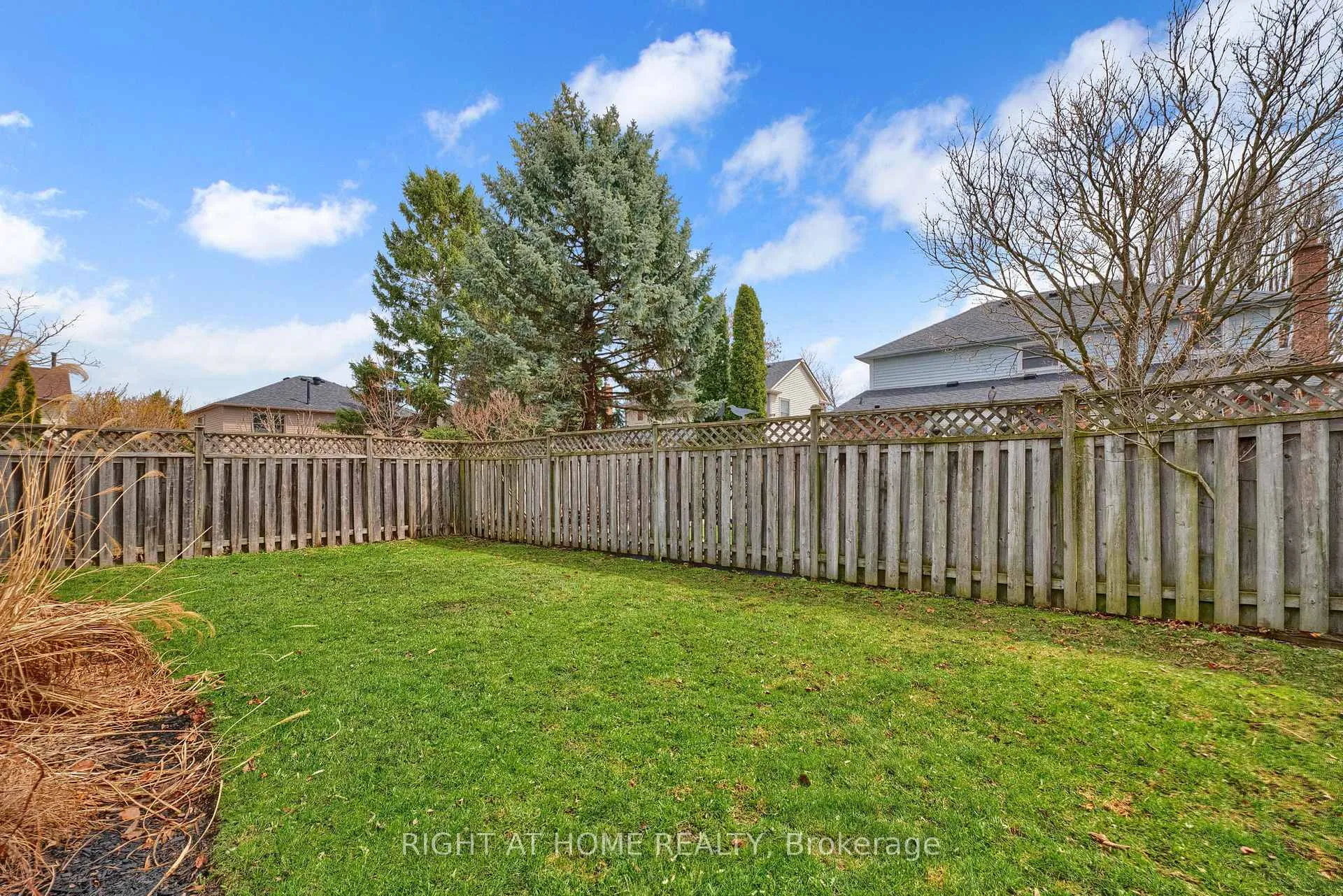 Photo 47 of 527 Beech Street E, Whitby, Pringle Creek — HOMEH