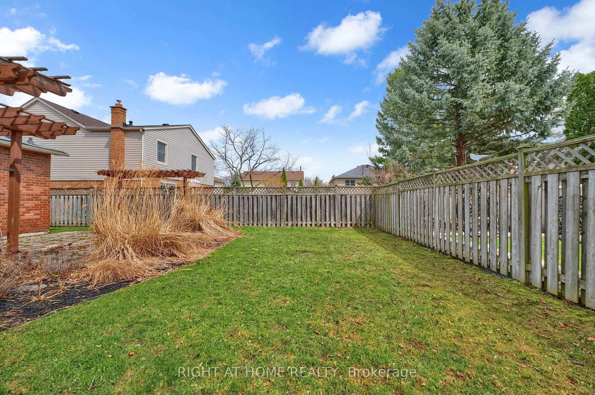 Photo 48 of 527 Beech Street E, Whitby, Pringle Creek — HOMEH