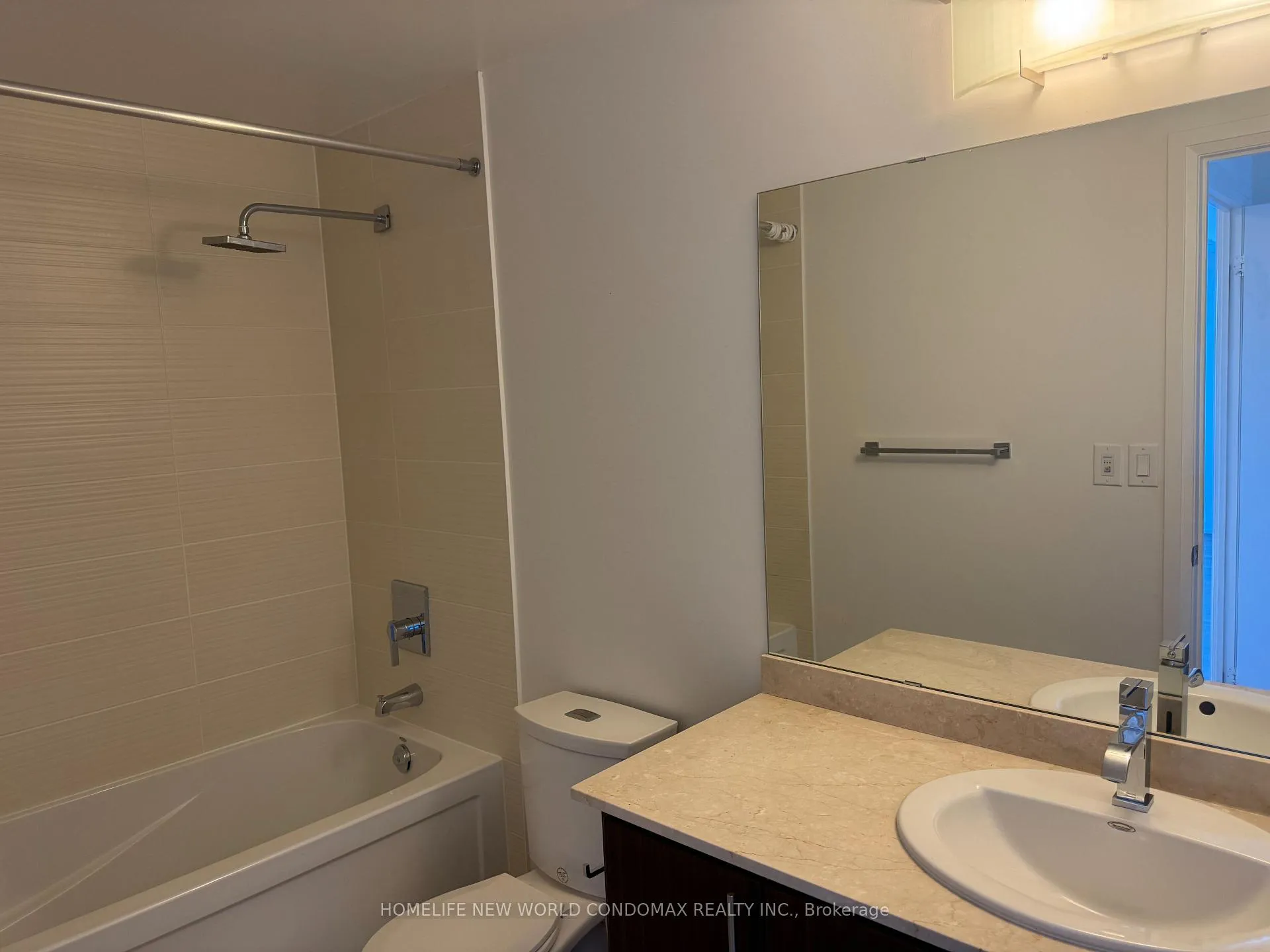 Photo 7 of Unit Lph1-15, 7161 Yonge Street, Markham, Thornhill — HOMEH