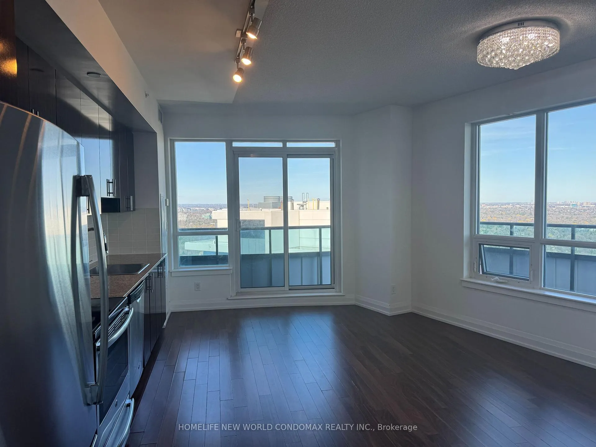 Photo 11 of Unit Lph1-15, 7161 Yonge Street, Markham, Thornhill — HOMEH