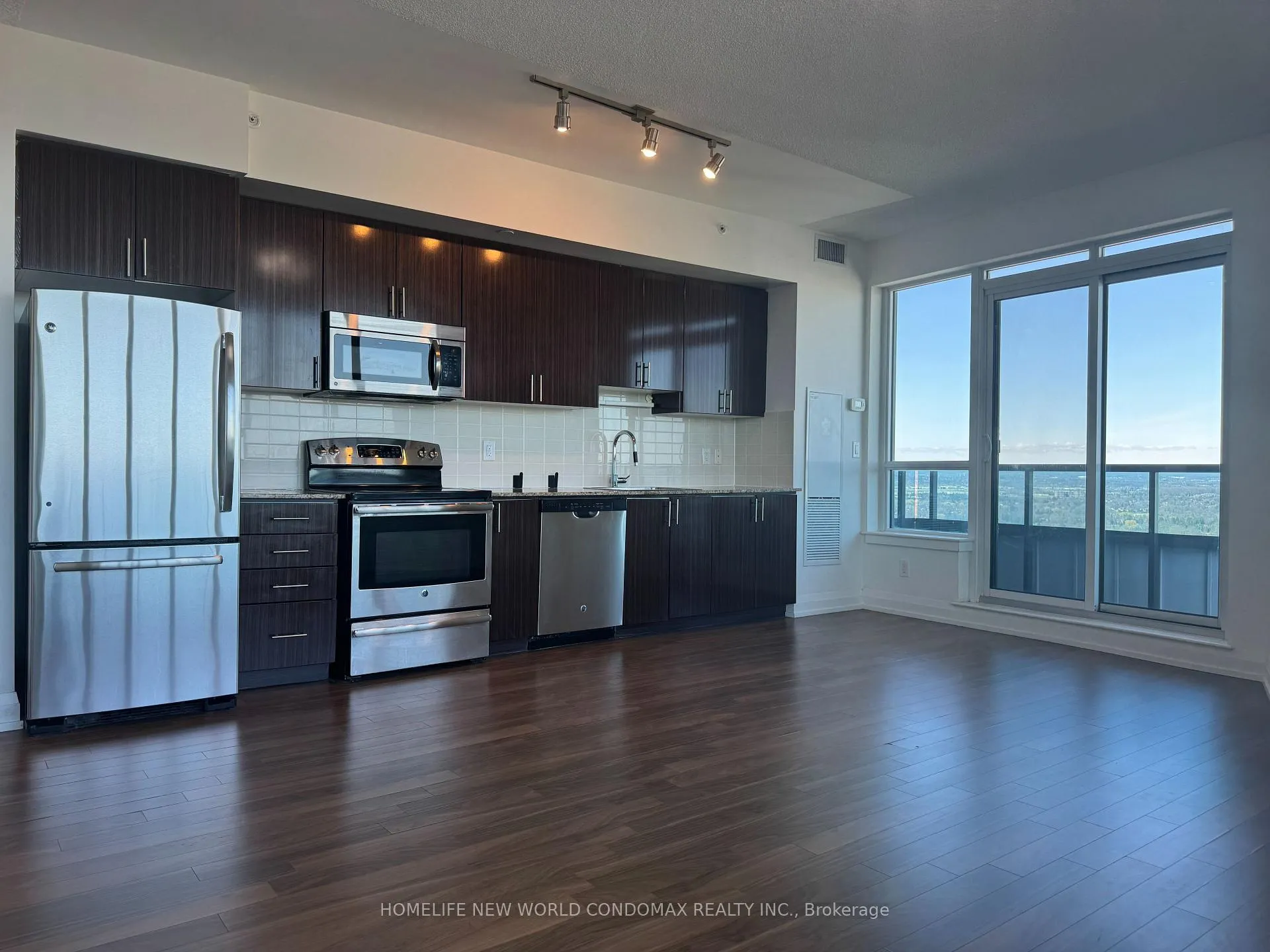 Photo 12 of Unit Lph1-15, 7161 Yonge Street, Markham, Thornhill — HOMEH