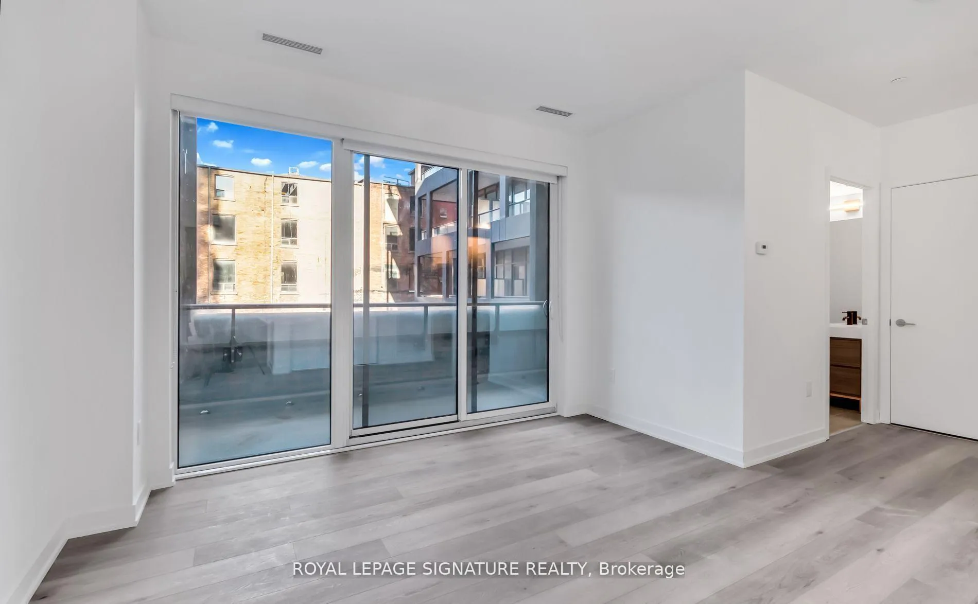 Photo 3 of Unit 403, 9 Tecumseth Street, Toronto, Niagara — HOMEH