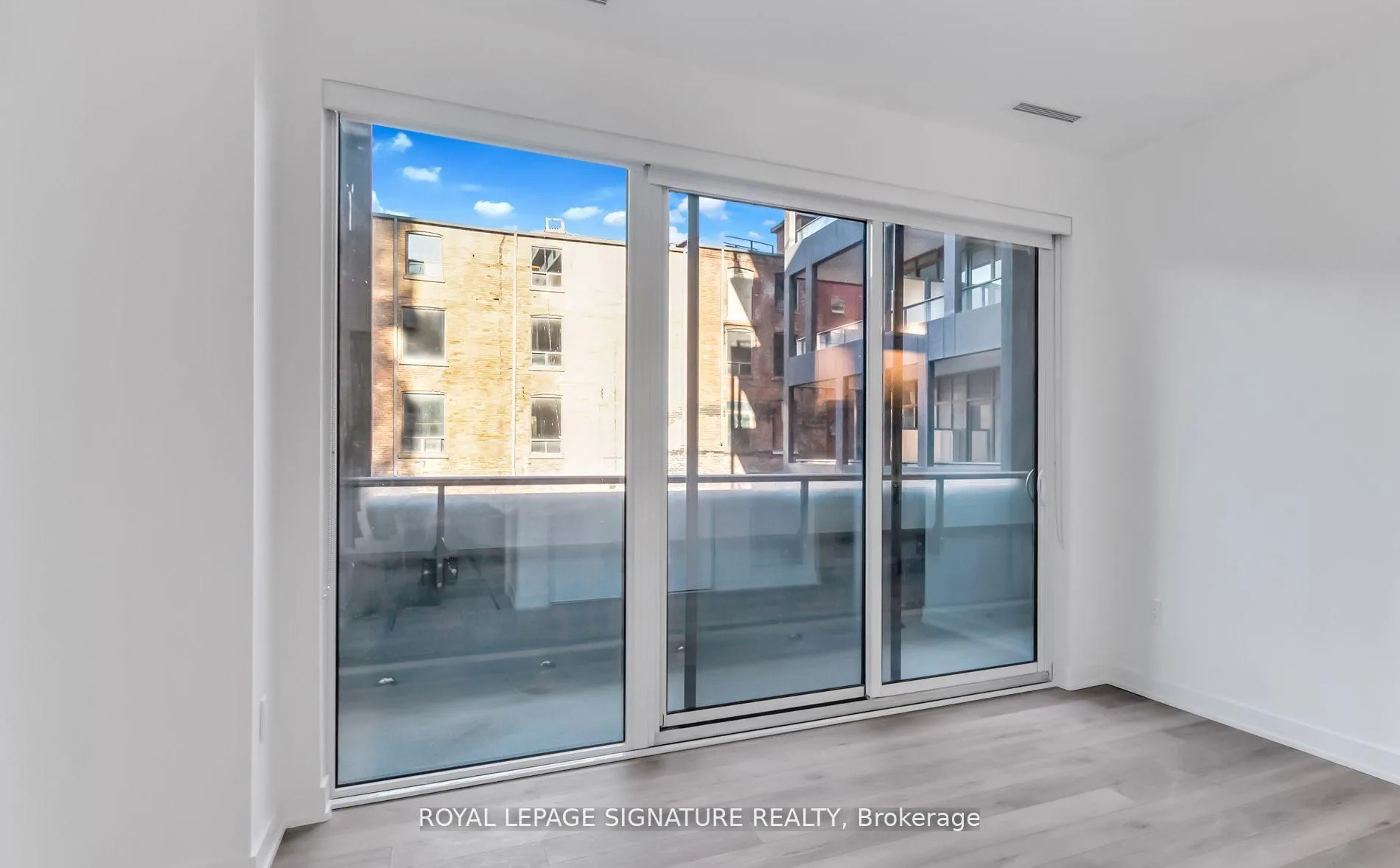Photo 4 of Unit 403, 9 Tecumseth Street, Toronto, Niagara — HOMEH