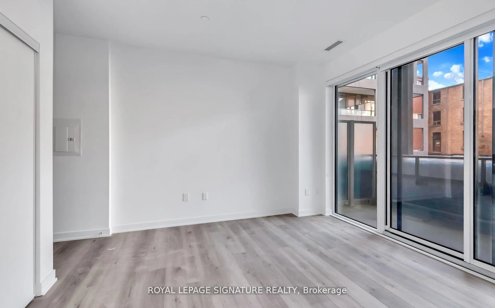 Photo 11 of Unit 403, 9 Tecumseth Street, Toronto, Niagara — HOMEH