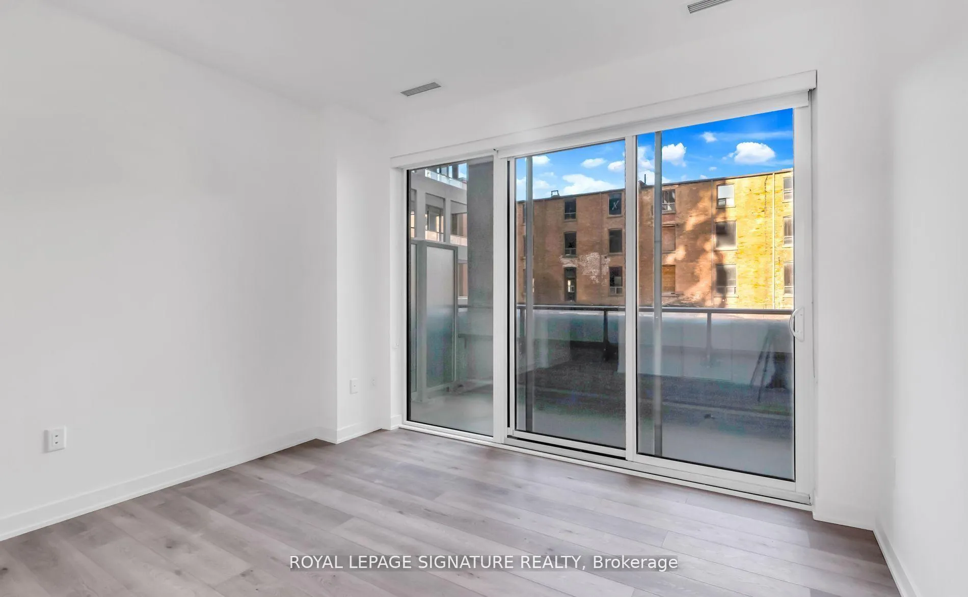 Photo 14 of Unit 403, 9 Tecumseth Street, Toronto, Niagara — HOMEH