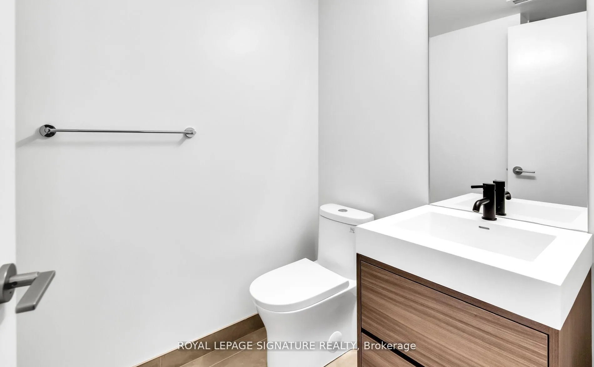 Photo 15 of Unit 403, 9 Tecumseth Street, Toronto, Niagara — HOMEH