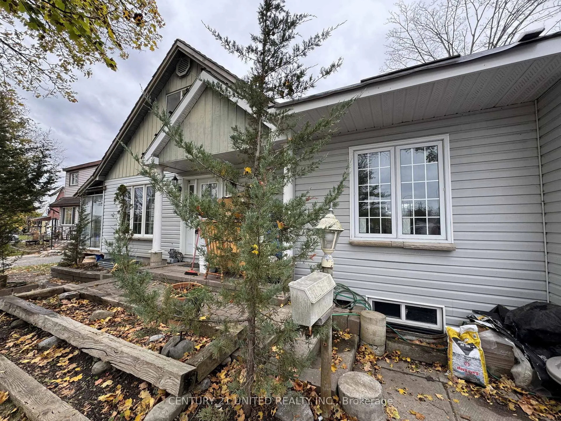 Front of 811 Morphet Avenue