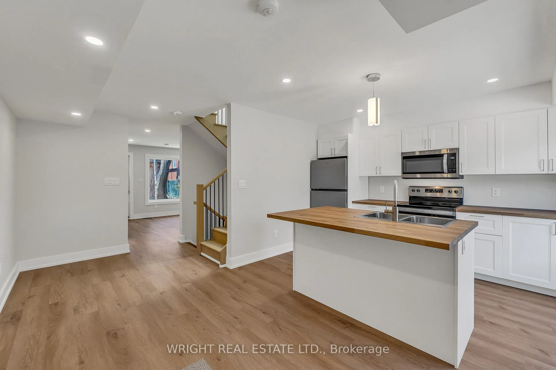 Photo 3 of 170 Croft Street, Toronto, University — HOMEH
