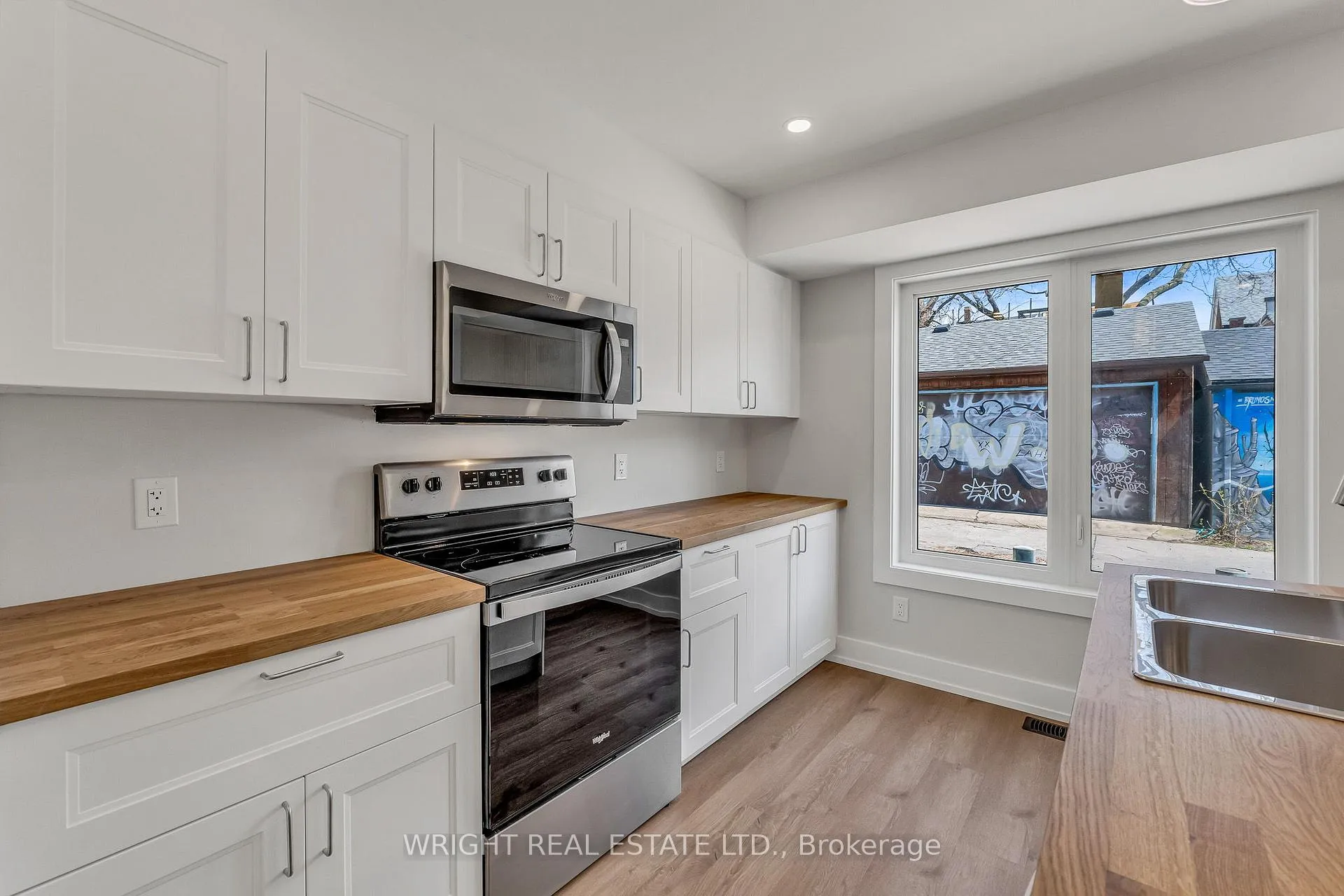 Photo 6 of 170 Croft Street, Toronto, University — HOMEH