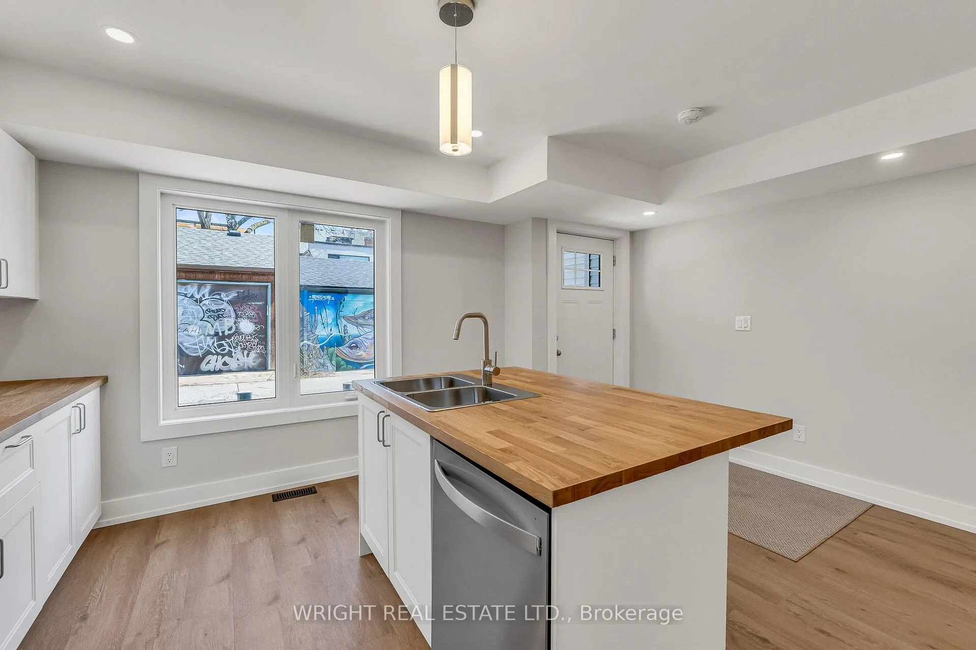Photo 7 of 170 Croft Street, Toronto, University — HOMEH