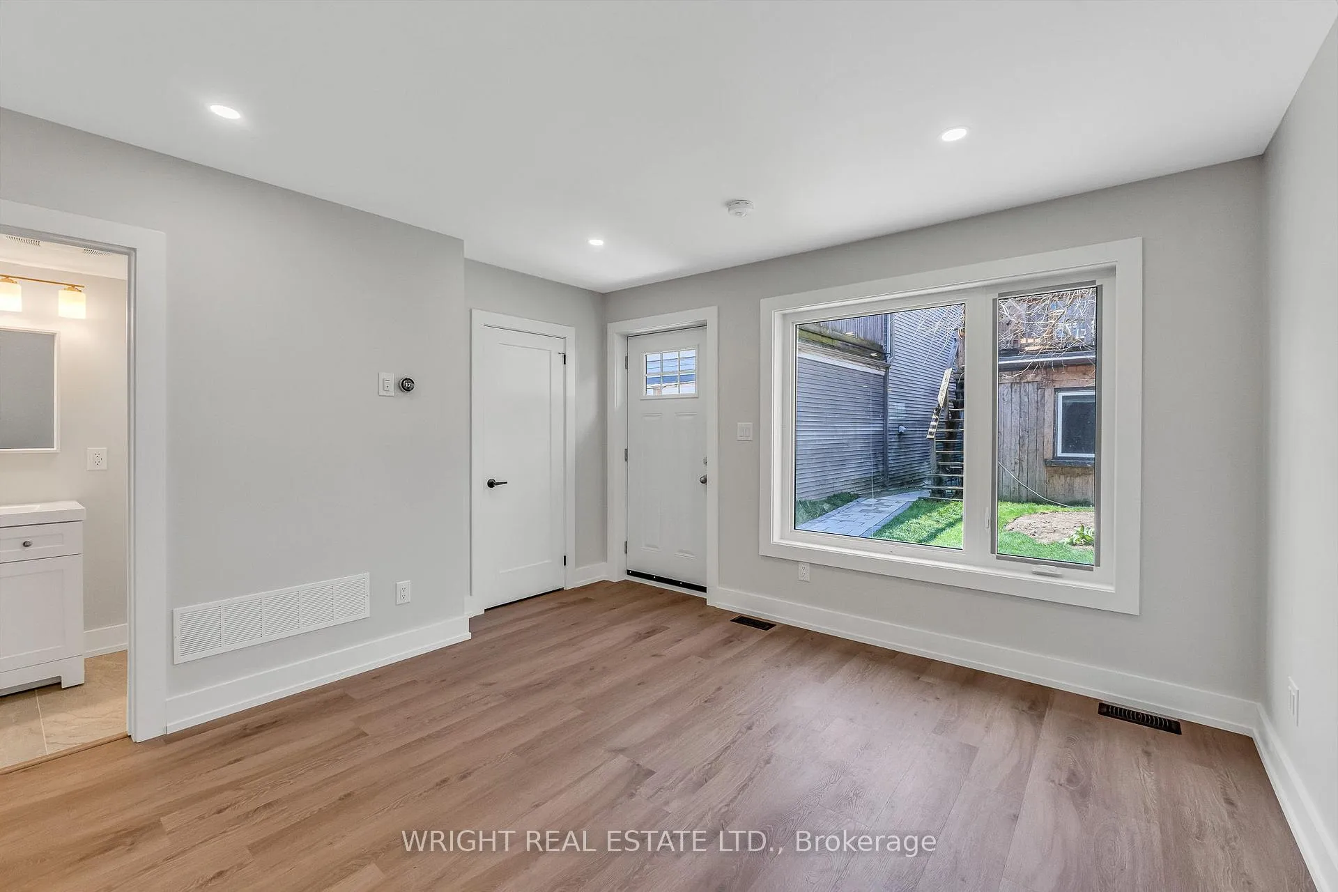 Photo 10 of 170 Croft Street, Toronto, University — HOMEH