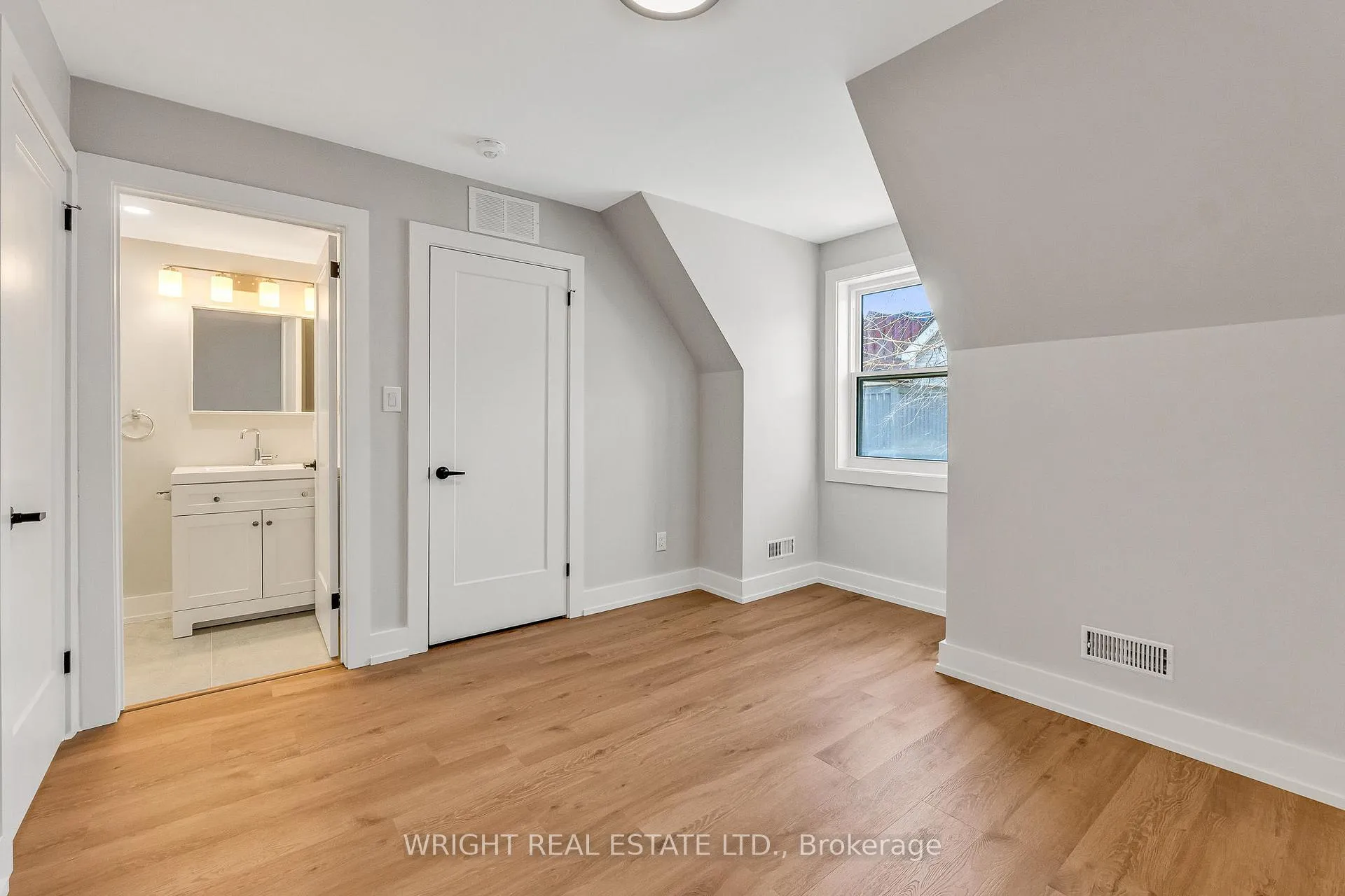 Photo 19 of 170 Croft Street, Toronto, University — HOMEH