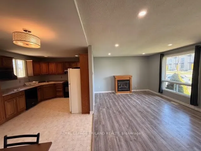 Photo 4 of 165 Railway Avenue, Middlesex Centre, Komoka — HOMEH