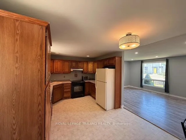 Photo 5 of 165 Railway Avenue, Middlesex Centre, Komoka — HOMEH