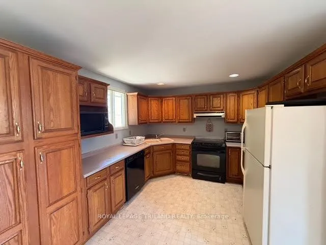Photo 6 of 165 Railway Avenue, Middlesex Centre, Komoka — HOMEH