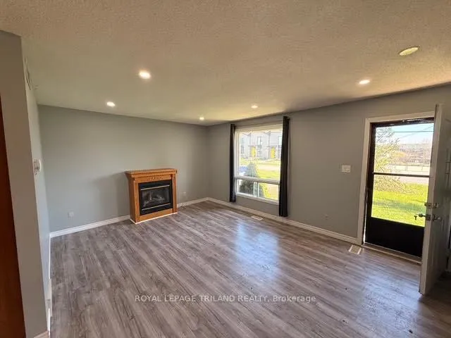 Photo 7 of 165 Railway Avenue, Middlesex Centre, Komoka — HOMEH