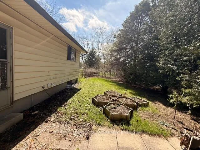 Photo 17 of 165 Railway Avenue, Middlesex Centre, Komoka — HOMEH