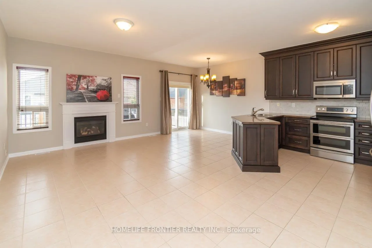 Photo 7 of 16 Red Pine Crescent, Wasaga Beach — HOMEH