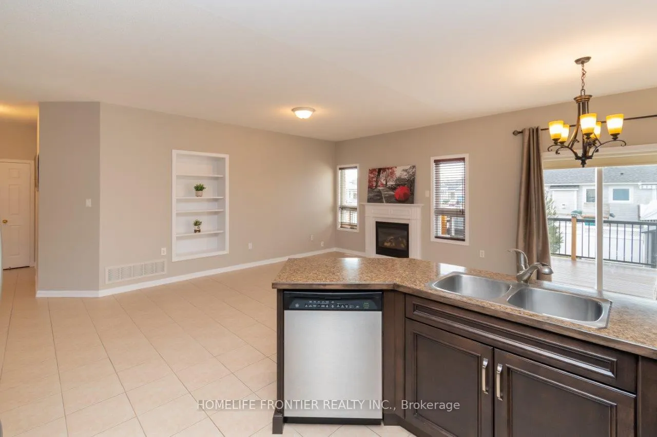 Photo 11 of 16 Red Pine Crescent, Wasaga Beach — HOMEH