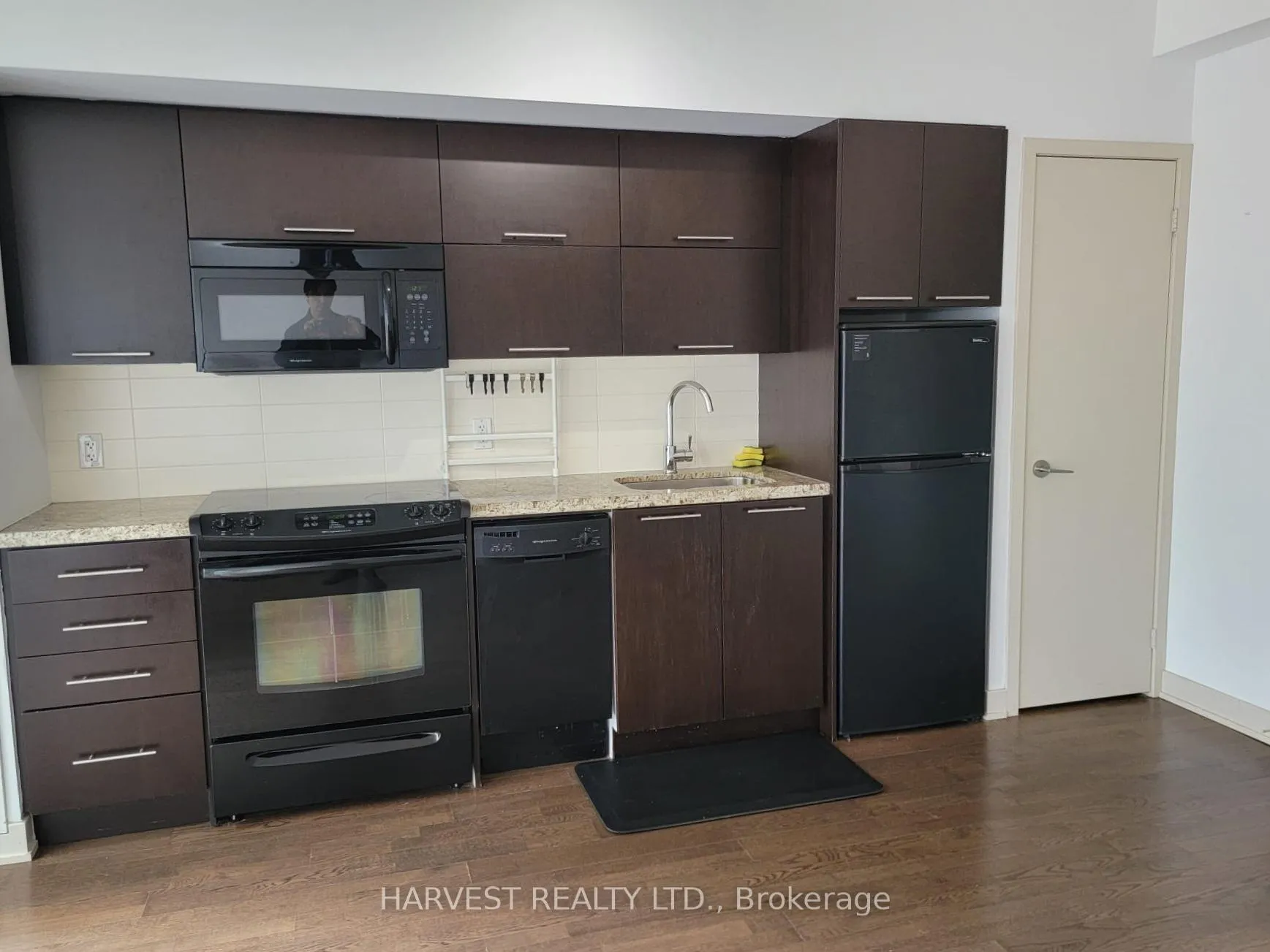 Photo 5 of Unit 708, 21 Nelson Street, Toronto, Waterfront Communities — HOMEH