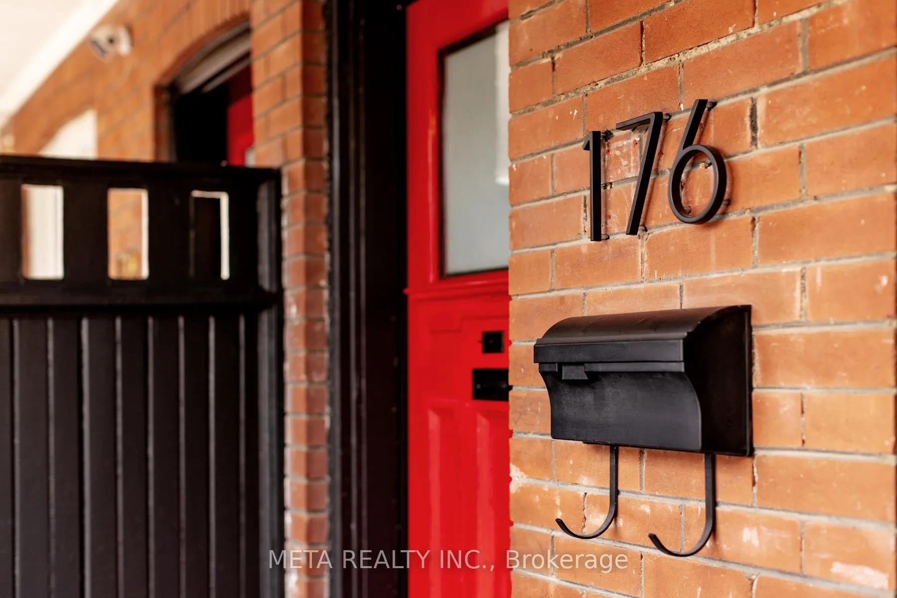 Photo 4 of 176 Gainsborough Road, Toronto, Woodbine Corridor — HOMEH