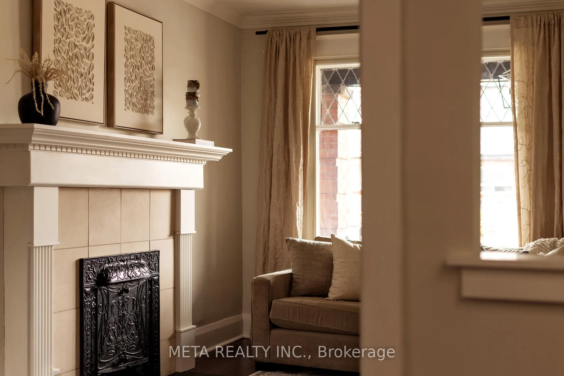 Photo 10 of 176 Gainsborough Road, Toronto, Woodbine Corridor — HOMEH