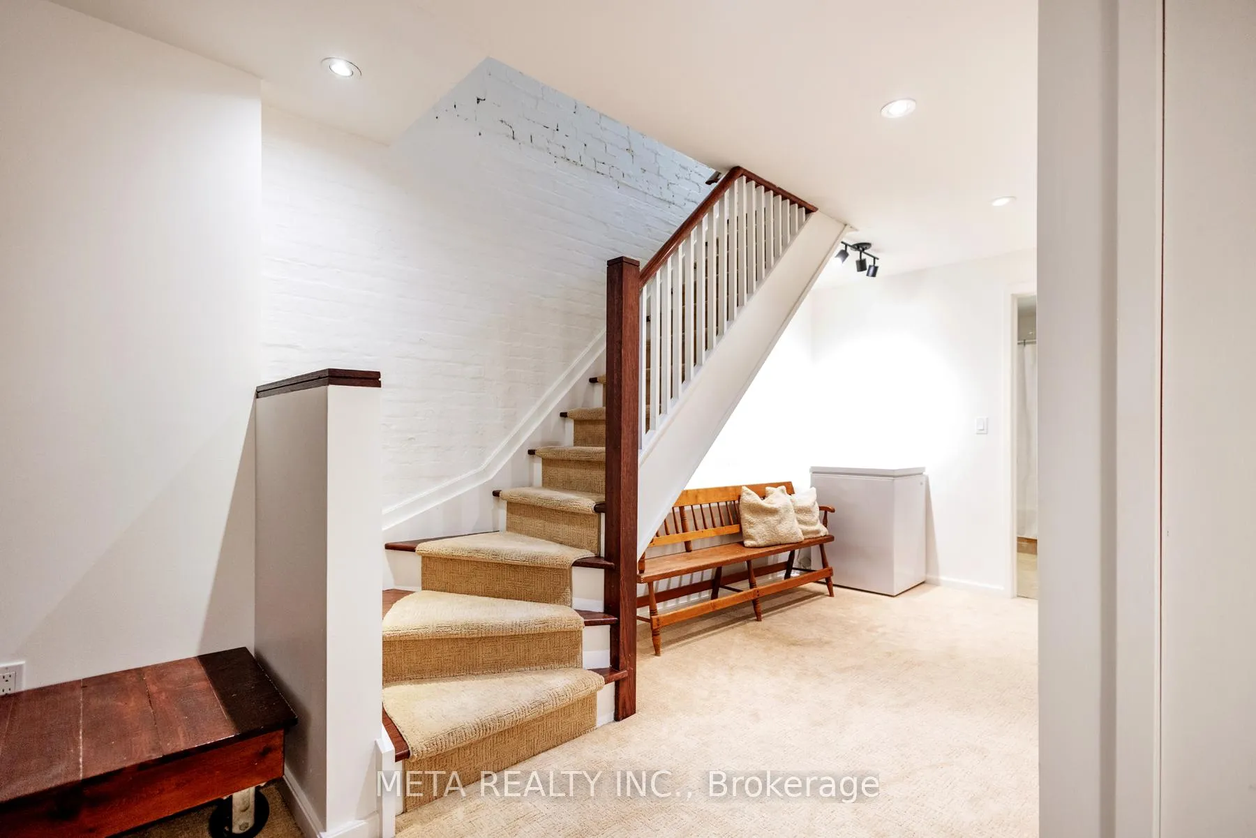 Photo 40 of 176 Gainsborough Road, Toronto, Woodbine Corridor — HOMEH